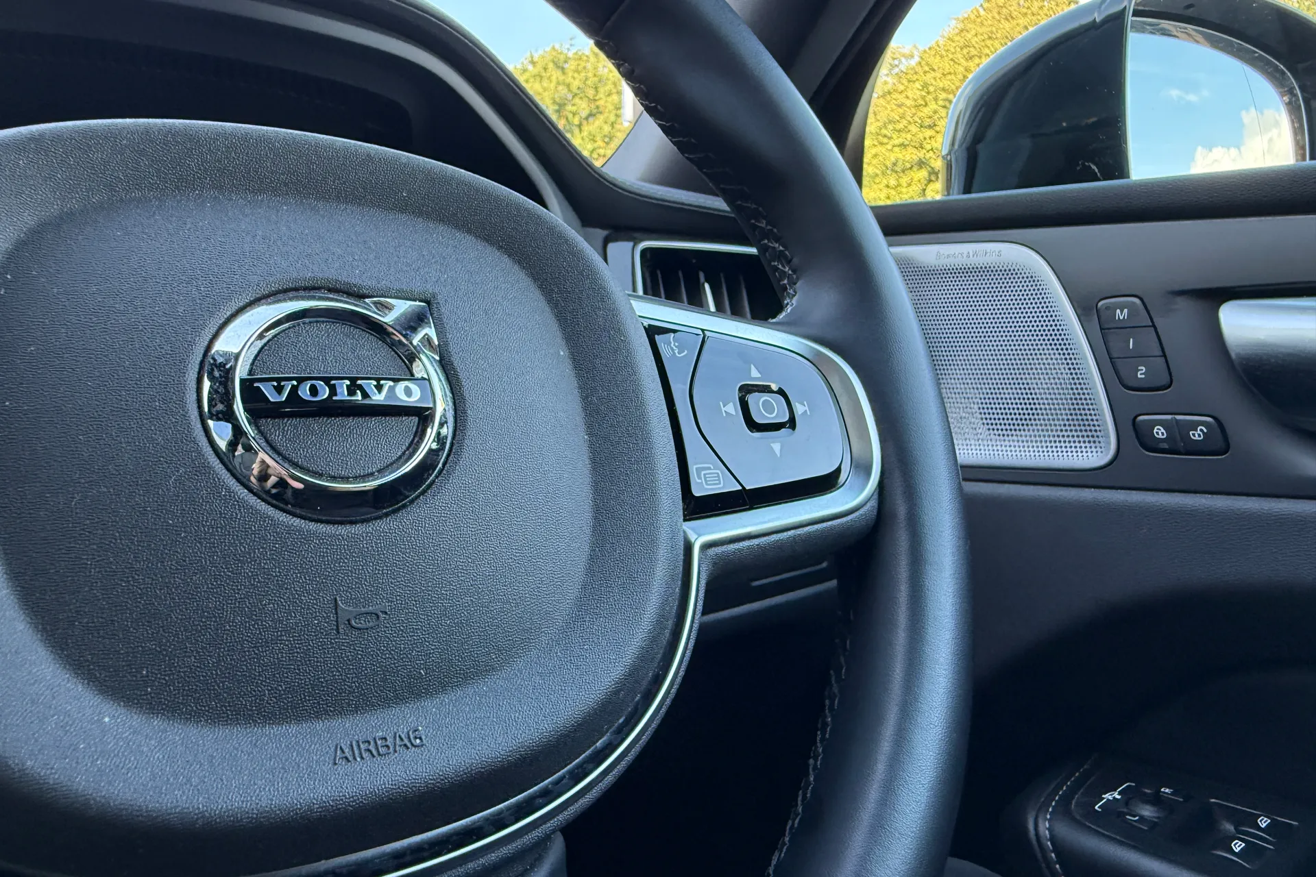 Volvo XC60 thumbnail image number 36