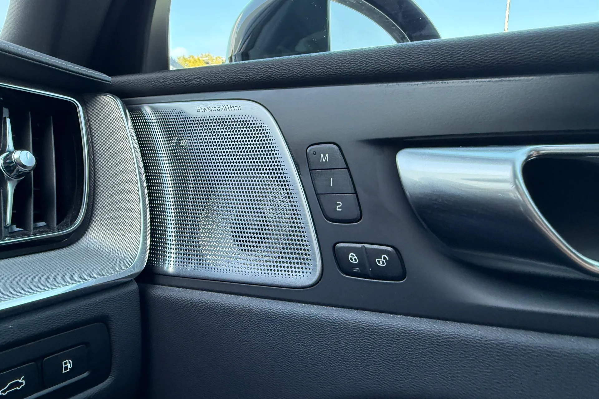 Volvo XC60 thumbnail image number 43
