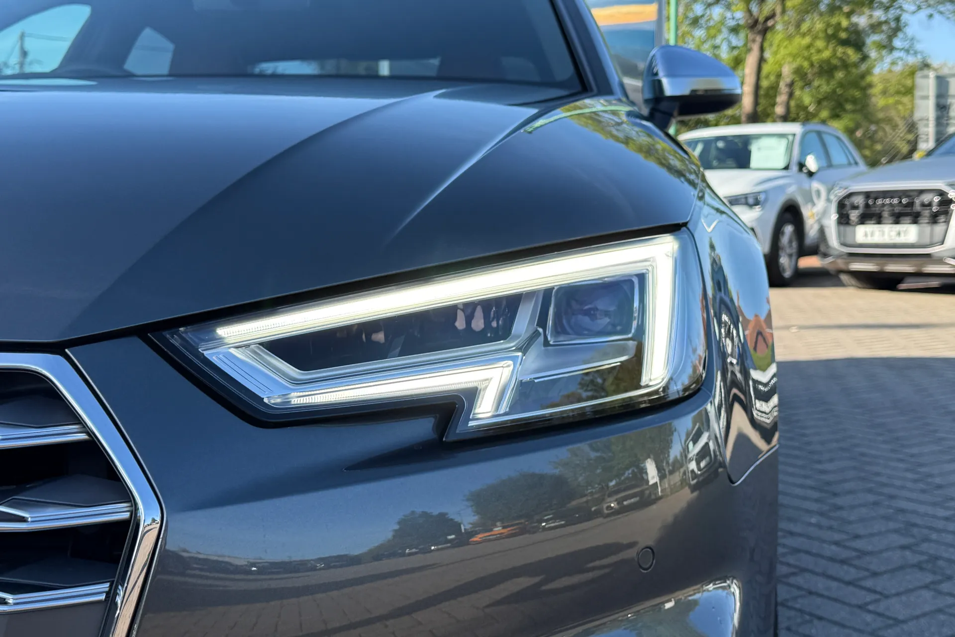 Audi A4 thumbnail image number 51