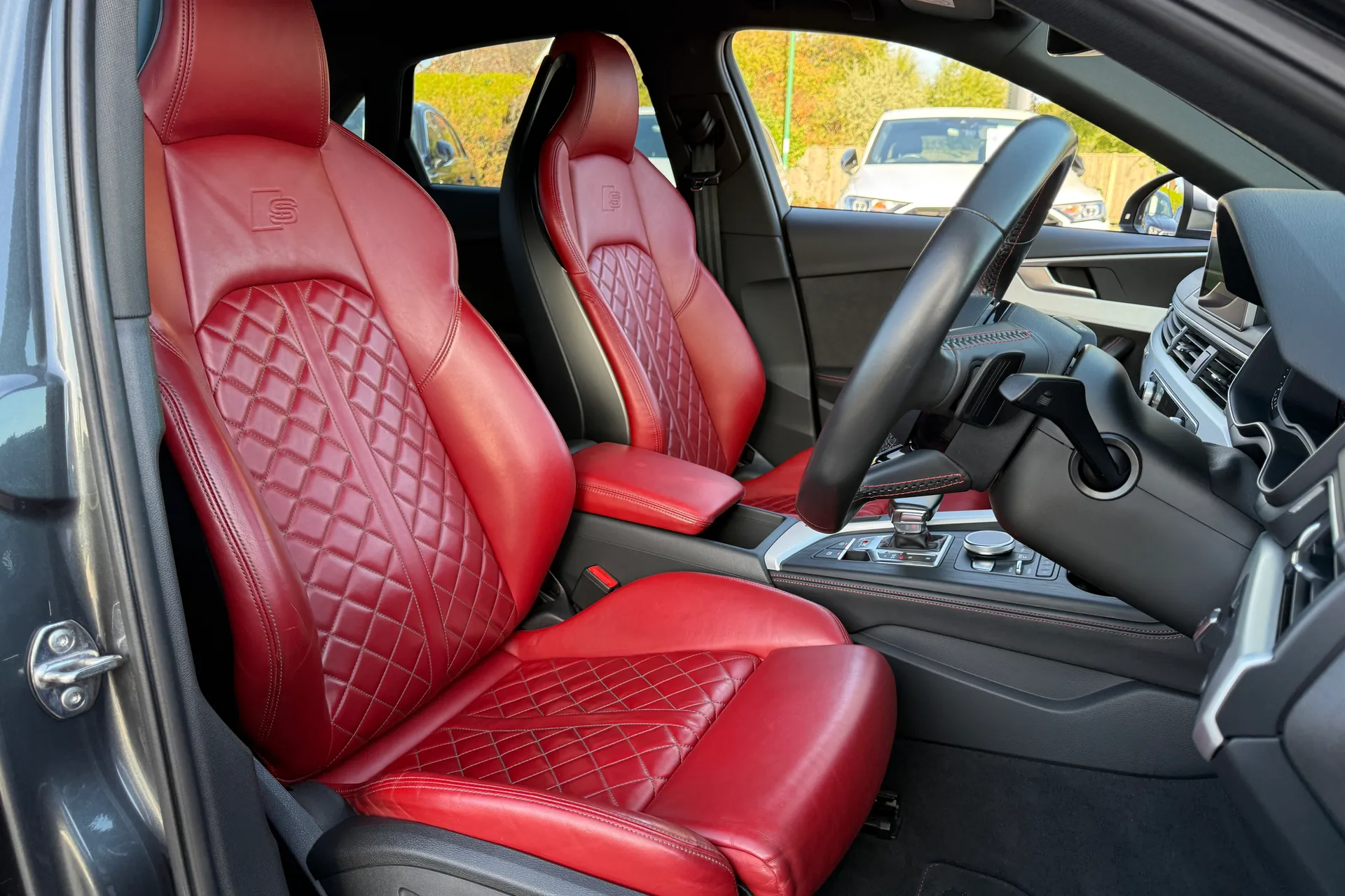 Audi A4 thumbnail image number 25