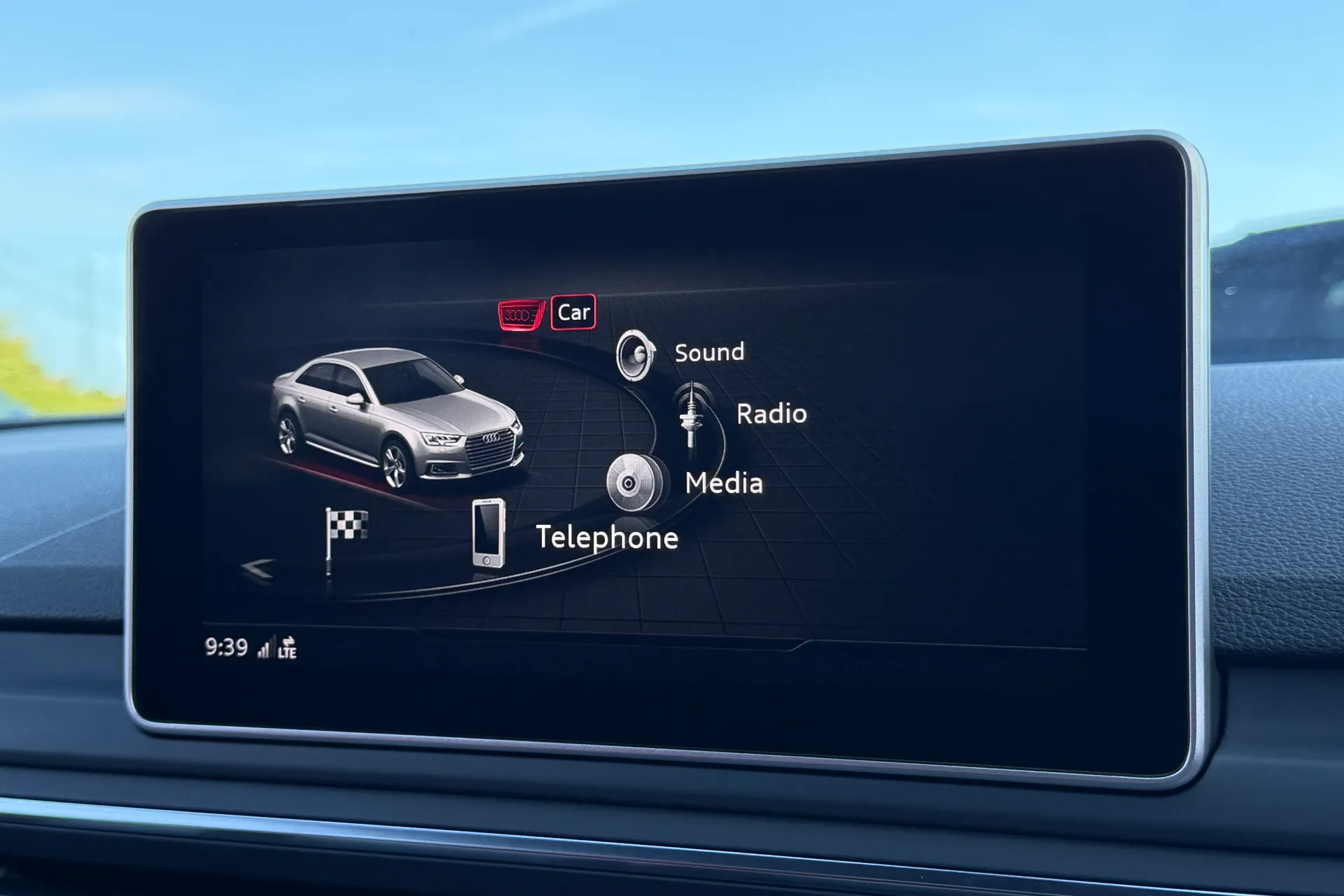 Audi A4 thumbnail image number 12