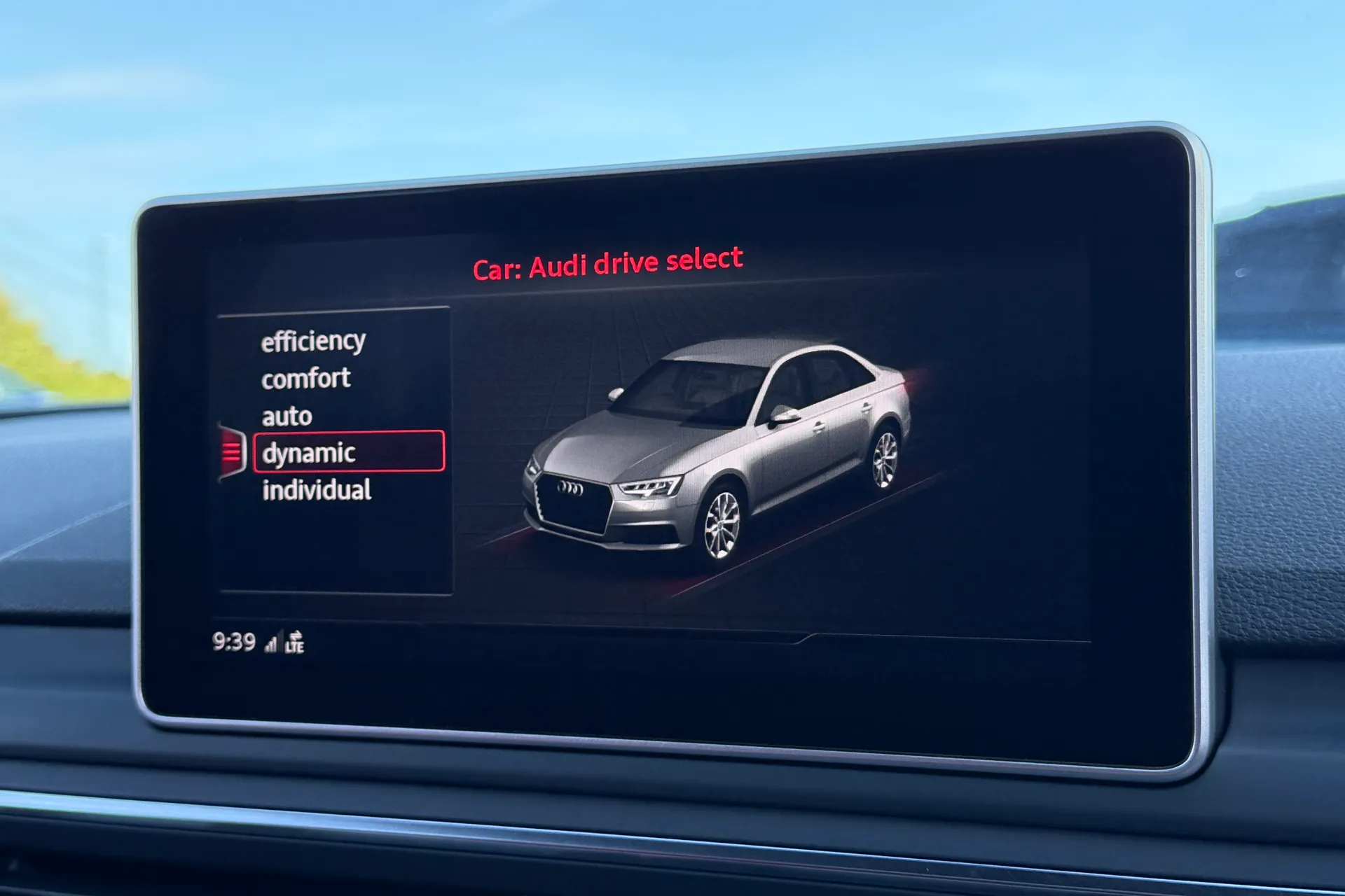 Audi A4 thumbnail image number 8