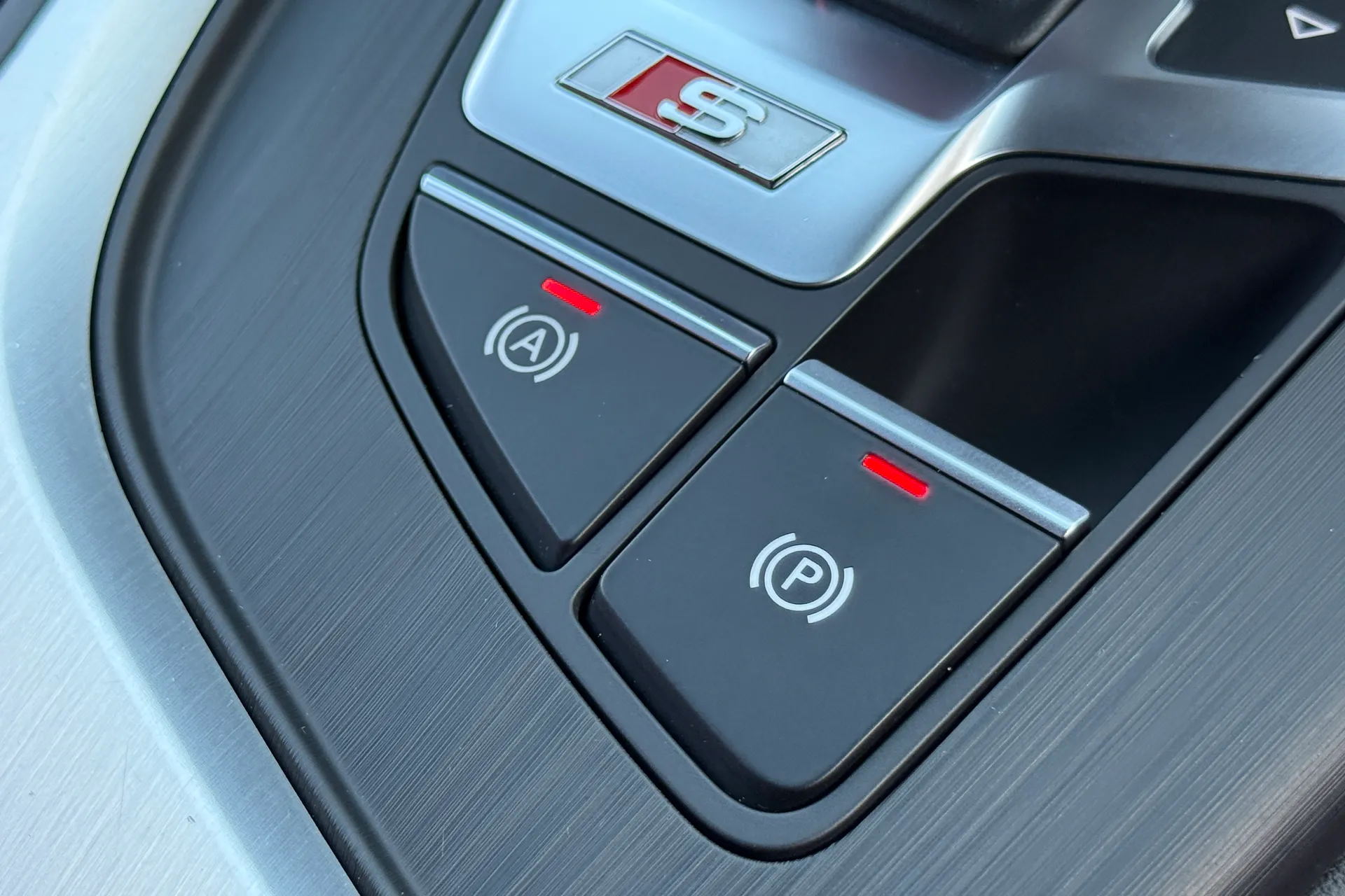 Audi A4 thumbnail image number 38