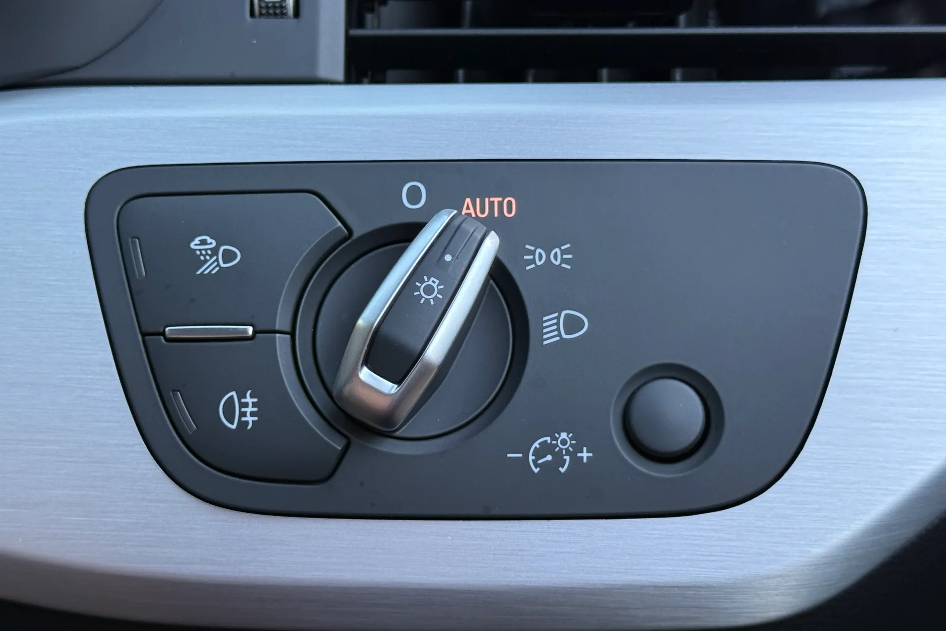 Audi A4 thumbnail image number 21