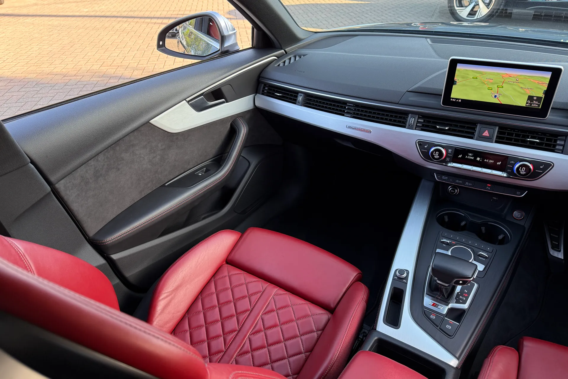 Audi A4 thumbnail image number 36