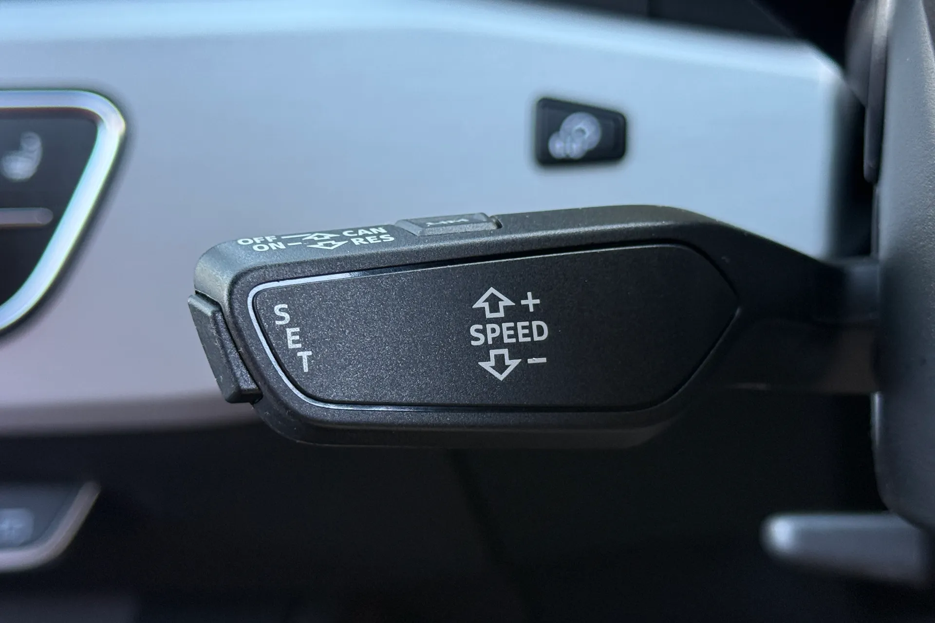 Audi A4 thumbnail image number 16