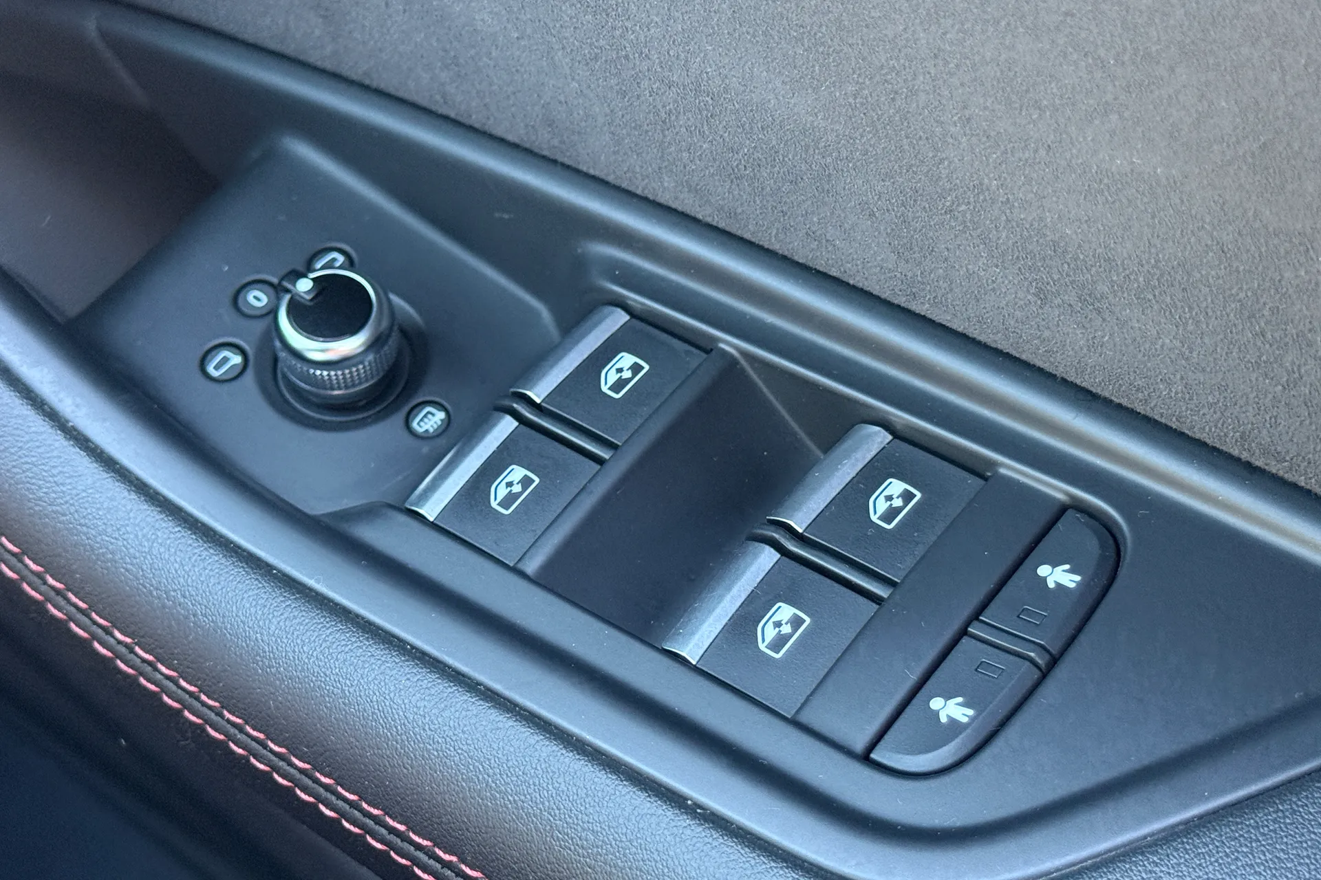Audi A4 thumbnail image number 17