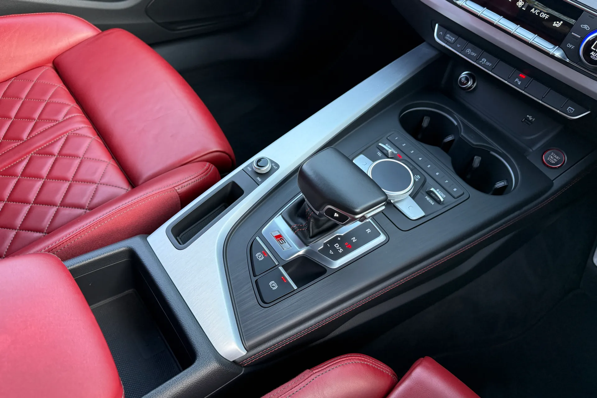 Audi A4 thumbnail image number 37