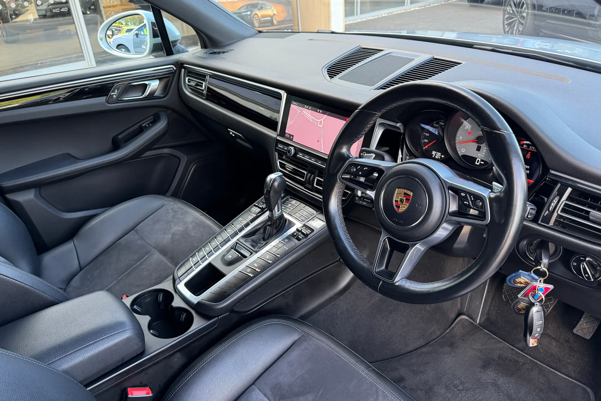 Porsche MACAN thumbnail image number 6
