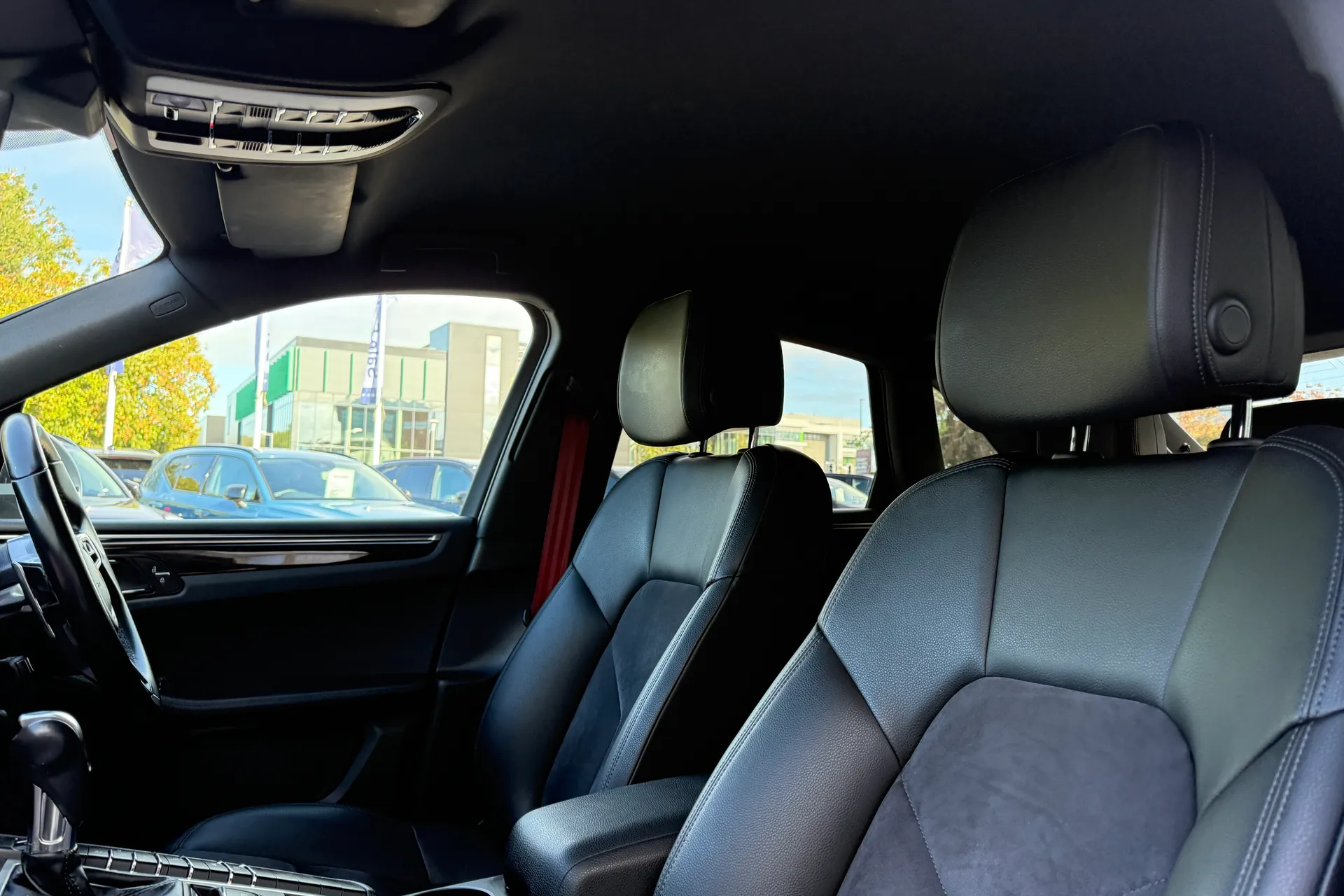 Porsche MACAN thumbnail image number 28