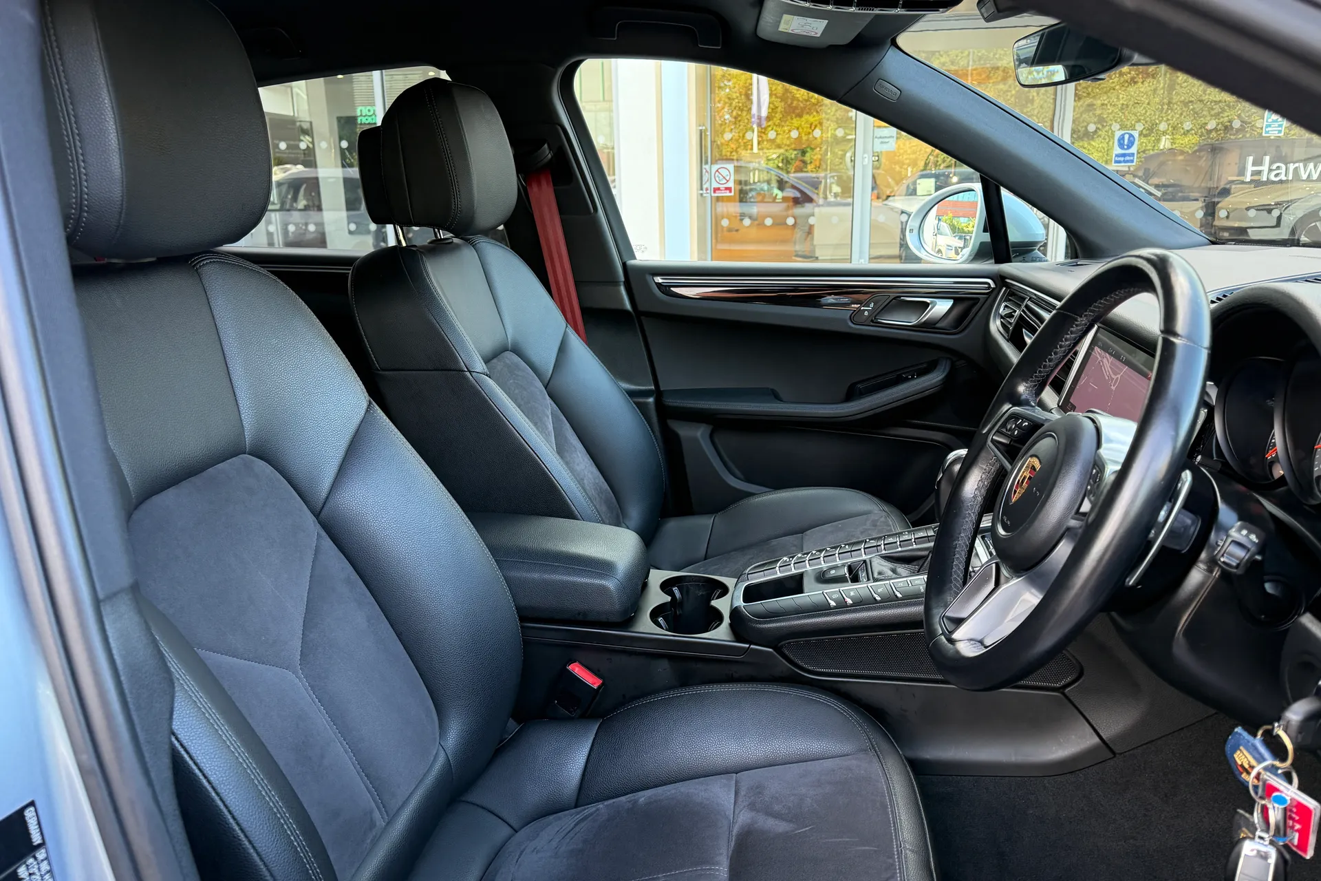 Porsche MACAN thumbnail image number 26