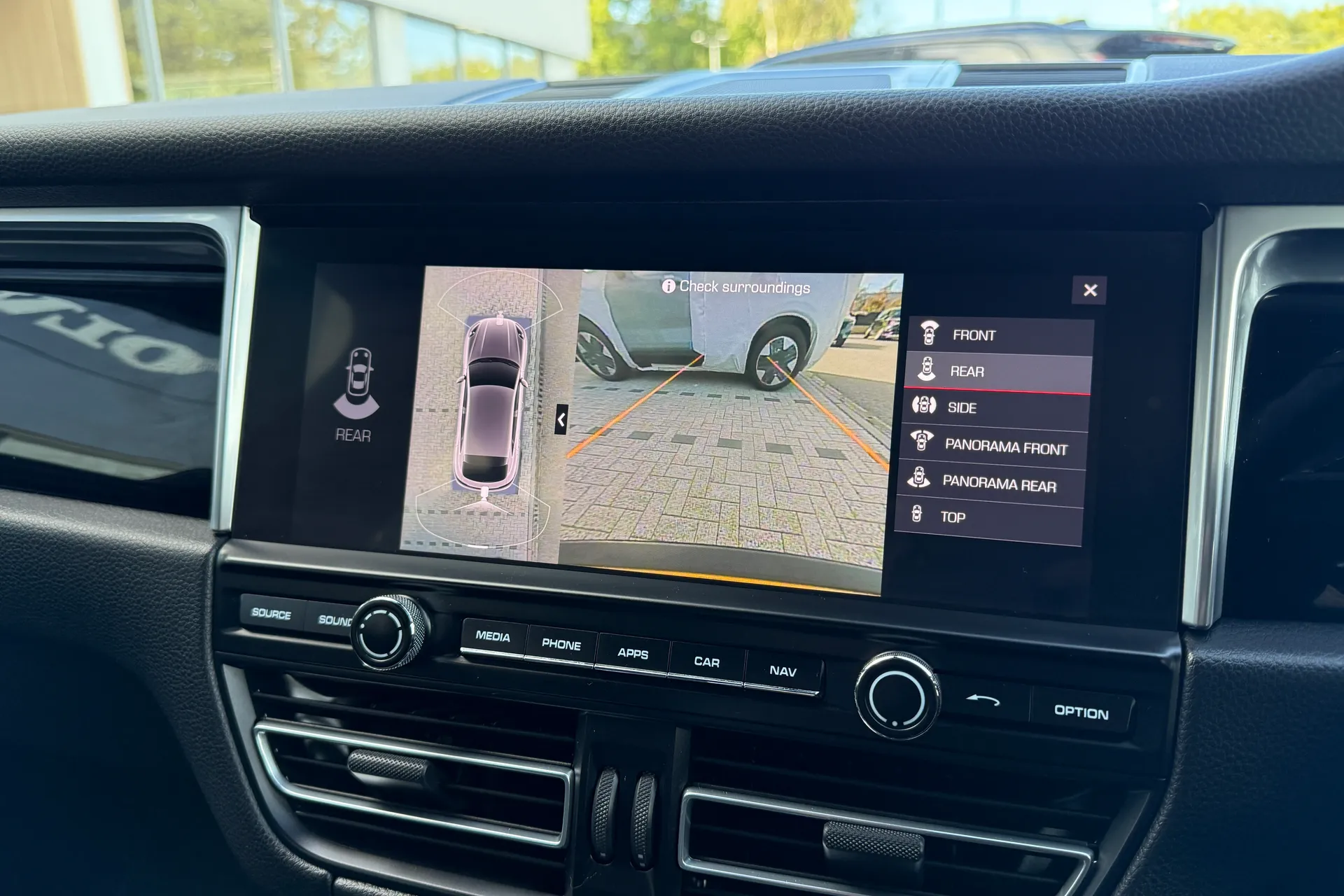 Porsche MACAN thumbnail image number 4