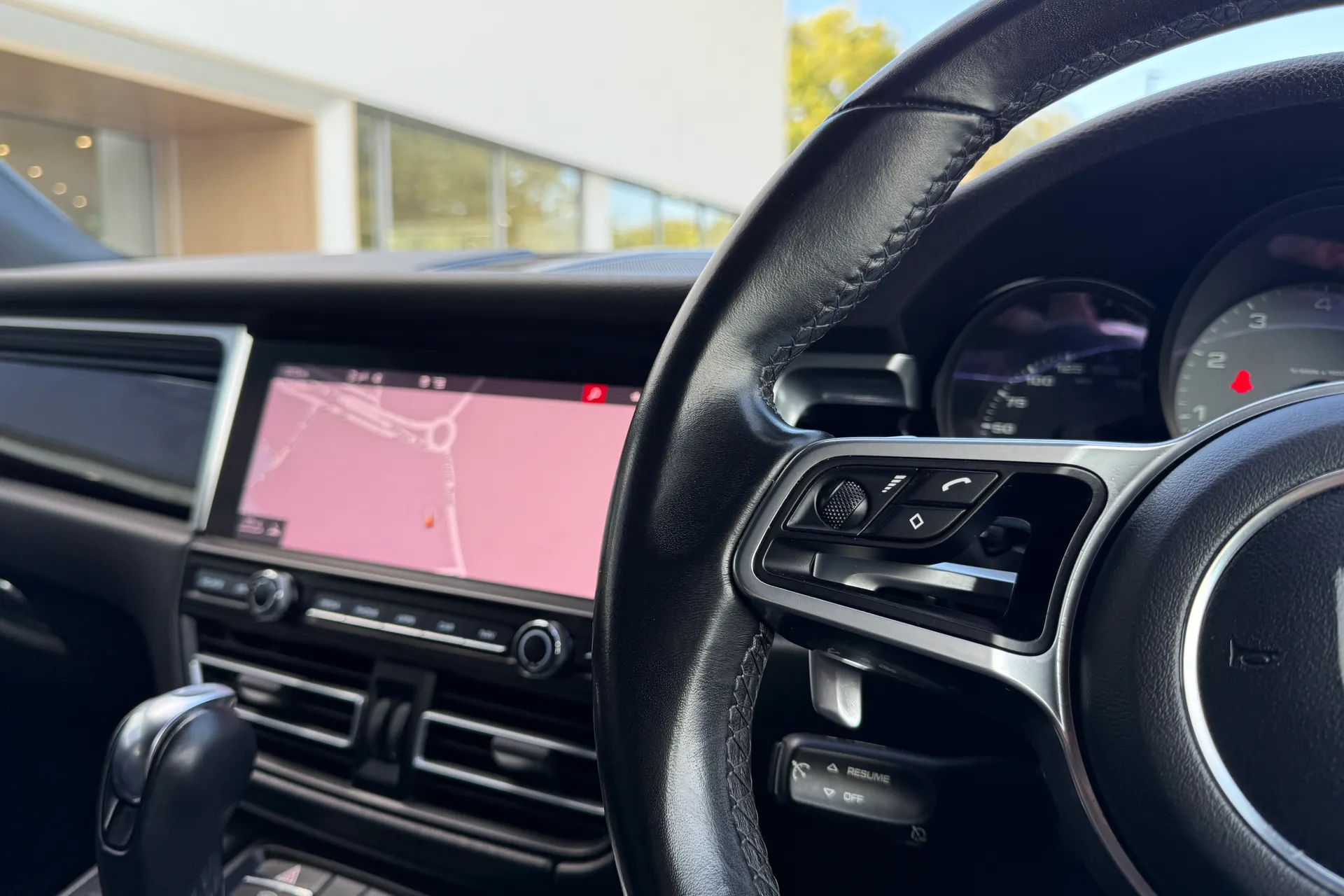 Porsche MACAN thumbnail image number 35