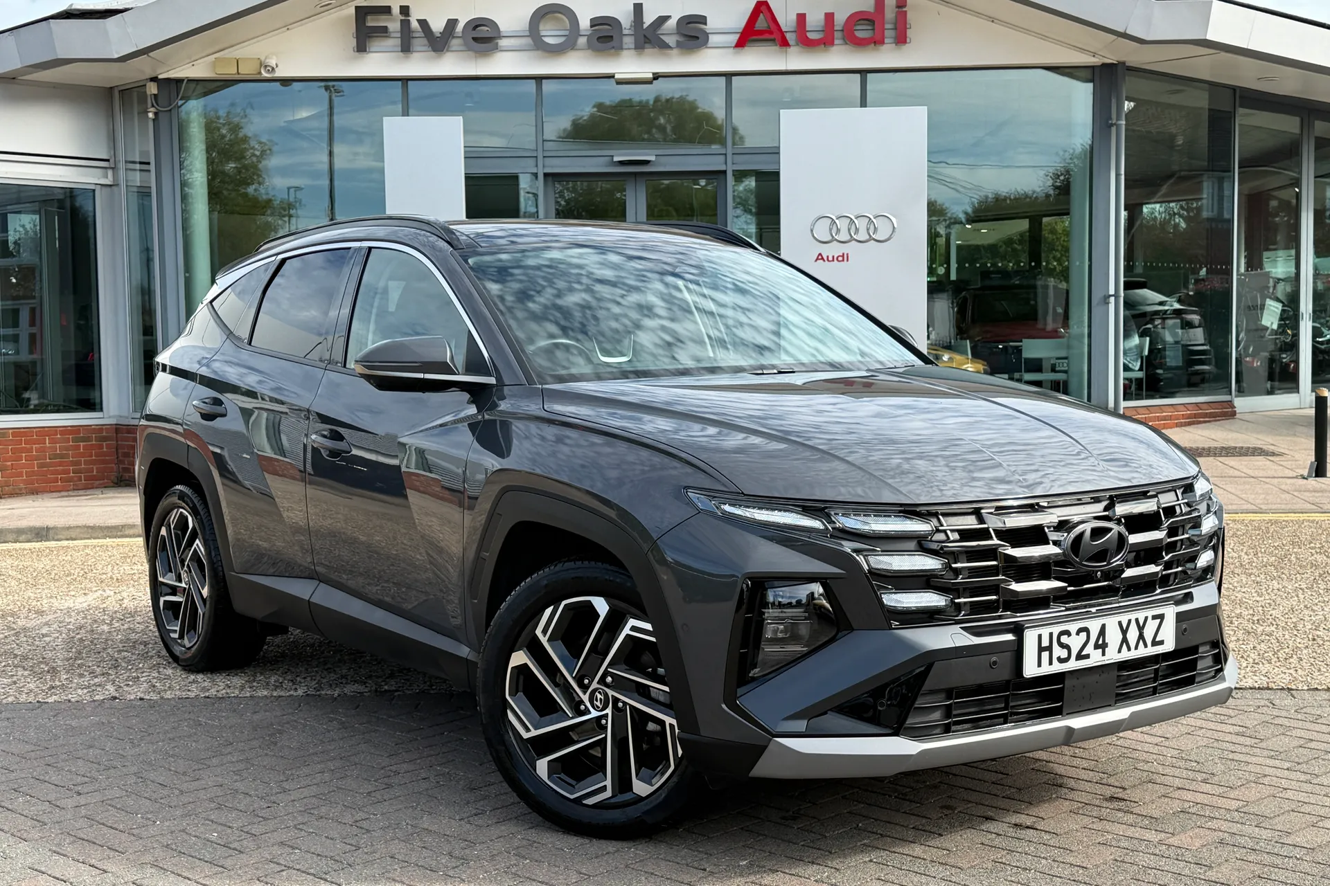 HYUNDAI TUCSON focused image