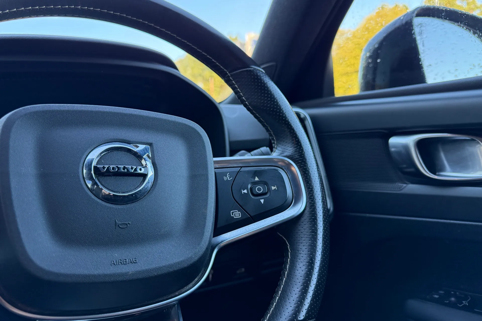 Volvo XC40 thumbnail image number 36