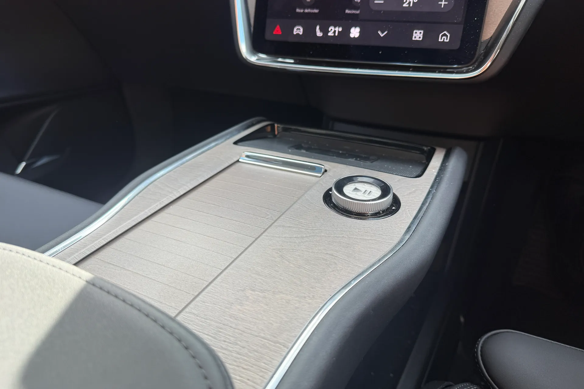 Volvo EX90 thumbnail image number 37
