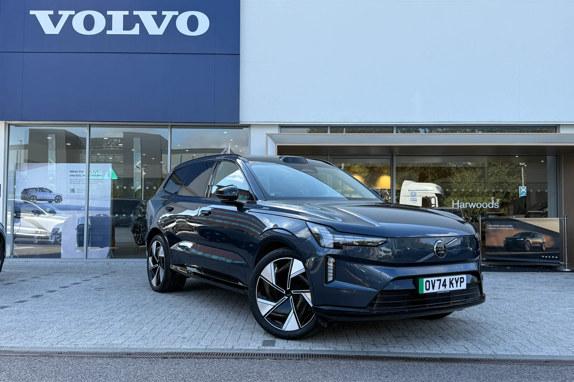 Volvo EX90 focused image