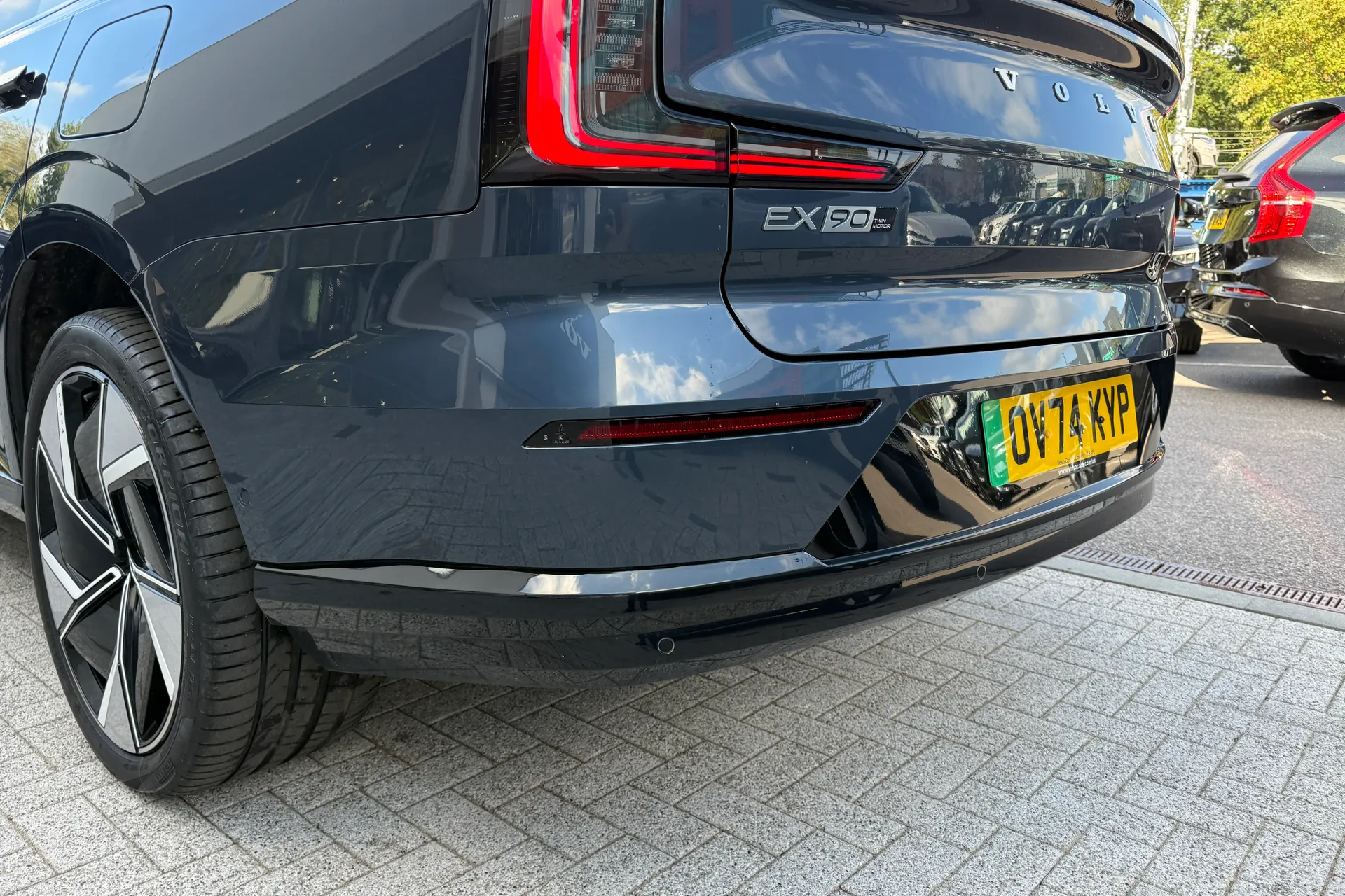 Volvo EX90 thumbnail image number 17