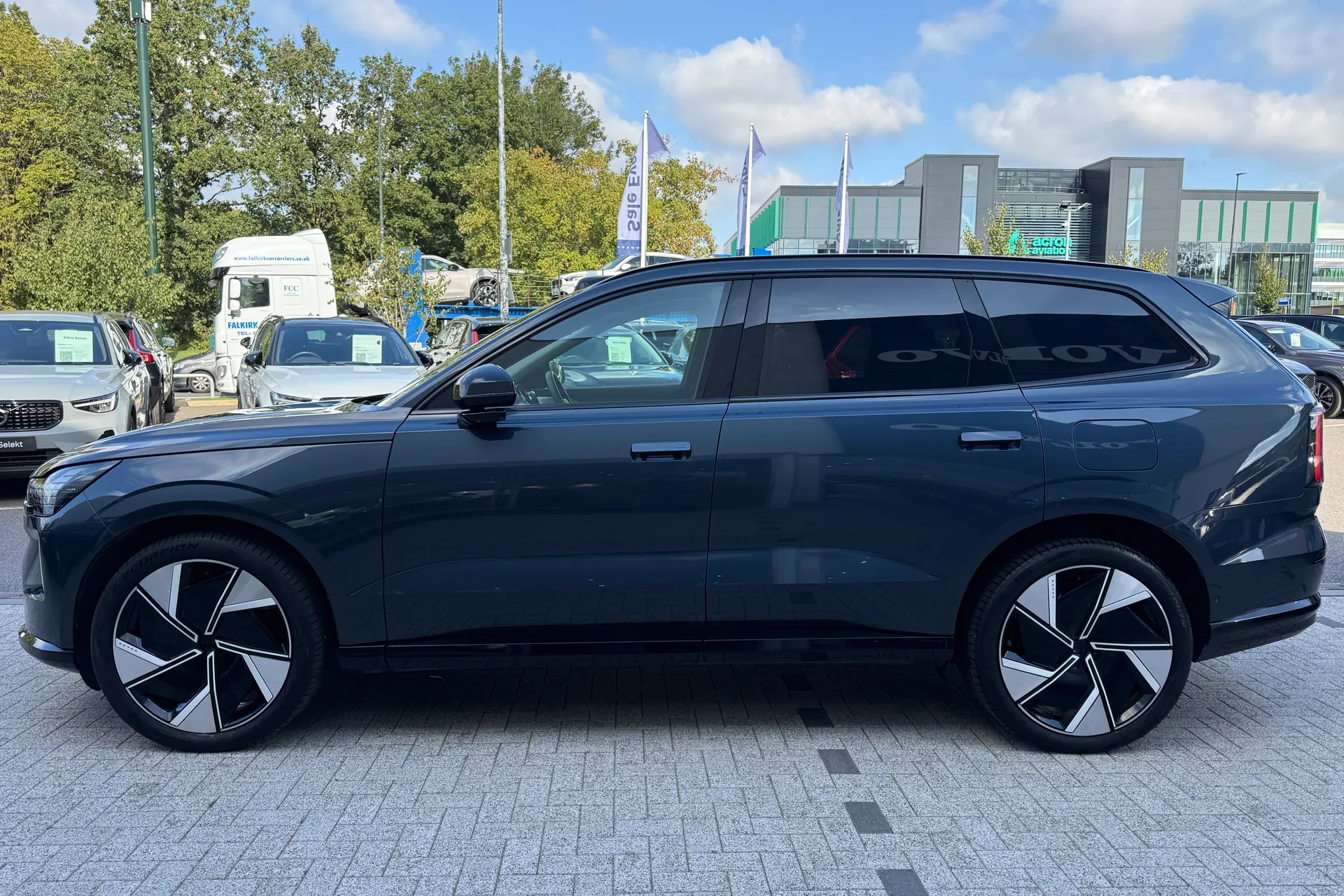 Volvo EX90 thumbnail image number 10