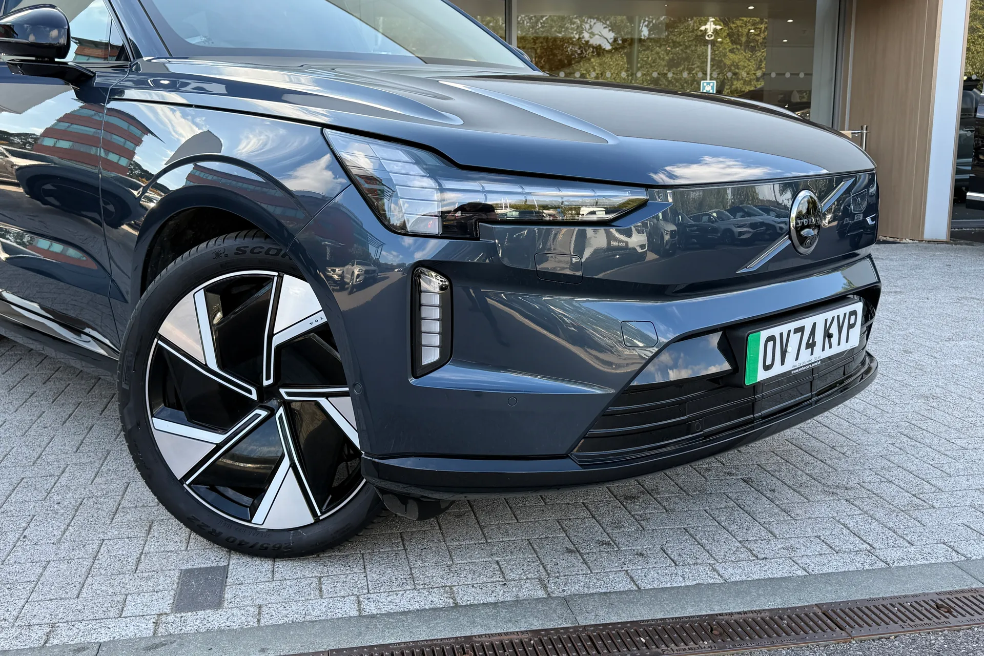 Volvo EX90 thumbnail image number 6