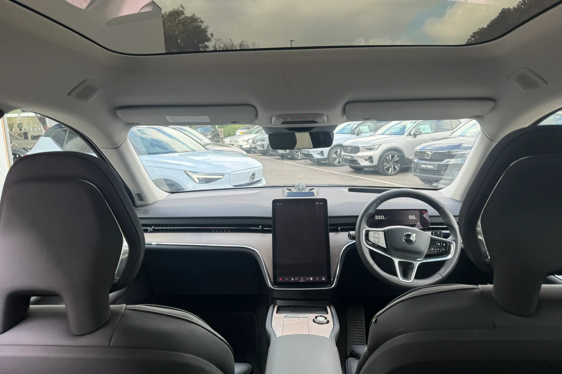 Volvo EX90 thumbnail image number 3