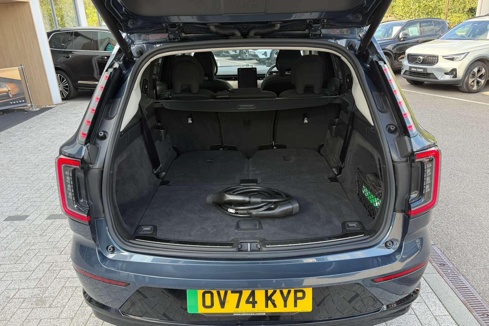 Volvo EX90 thumbnail image number 18