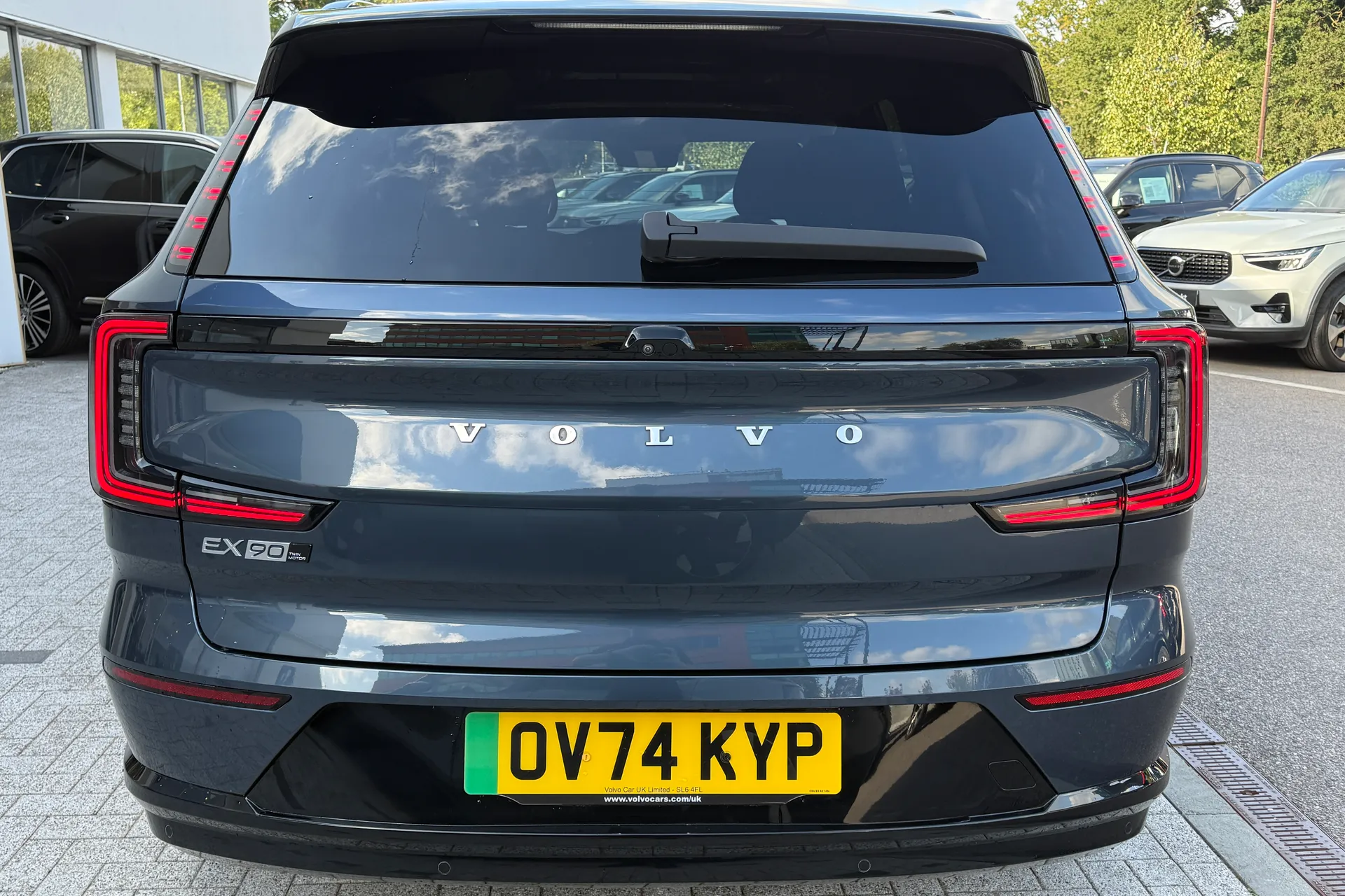 Volvo EX90 thumbnail image number 8