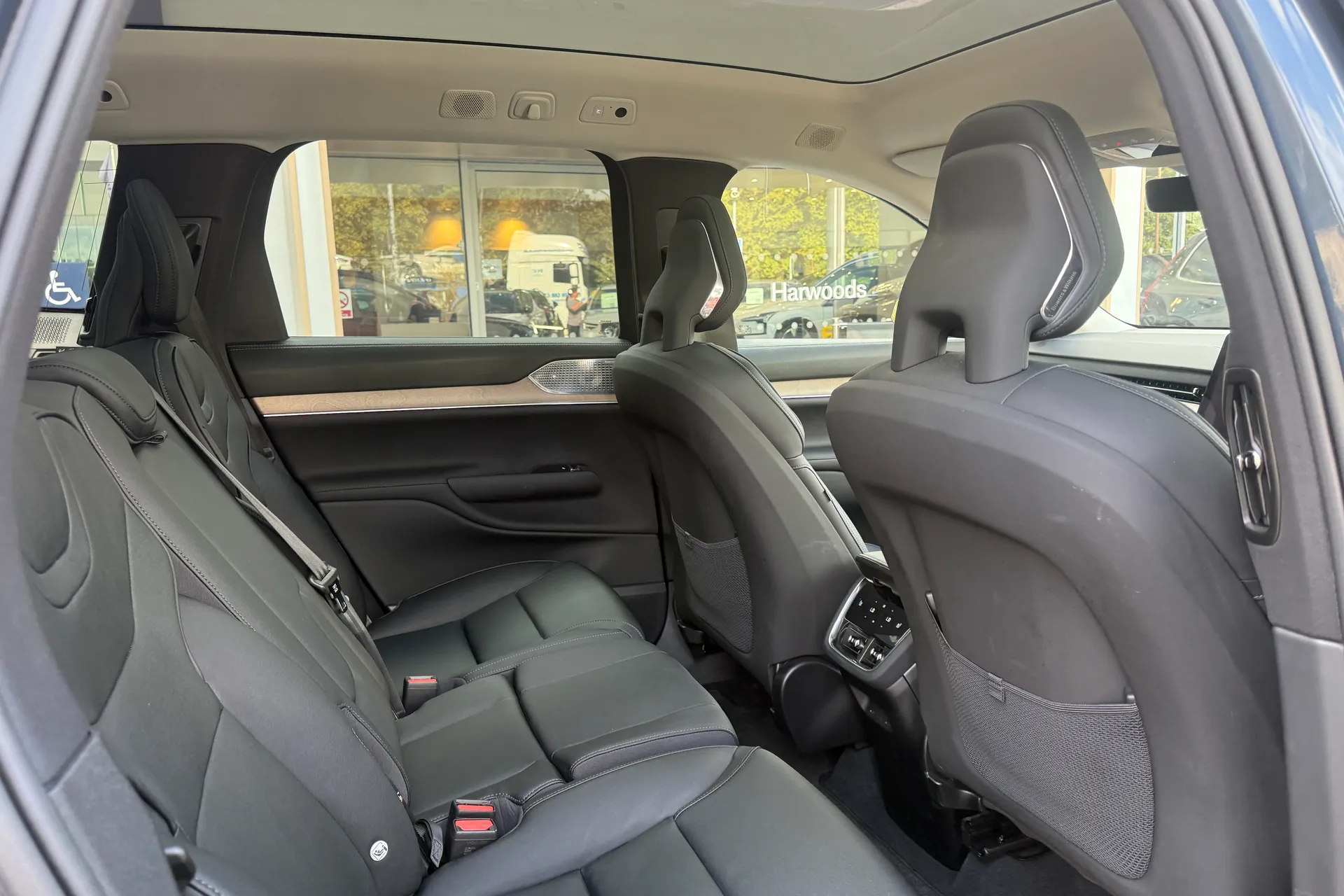 Volvo EX90 thumbnail image number 22
