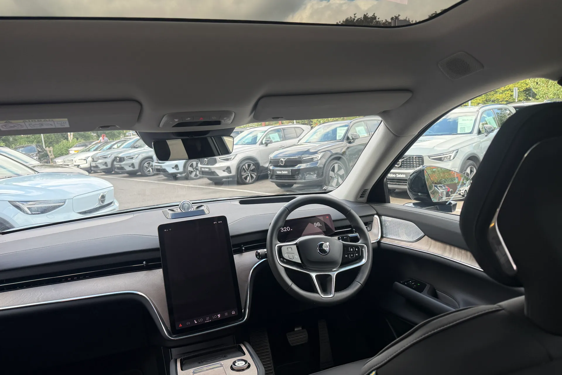 Volvo EX90 thumbnail image number 28