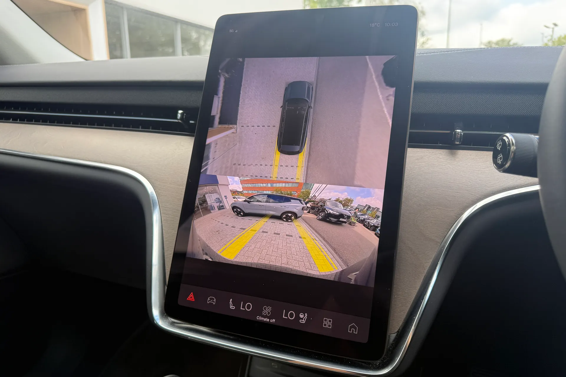 Volvo EX90 thumbnail image number 4
