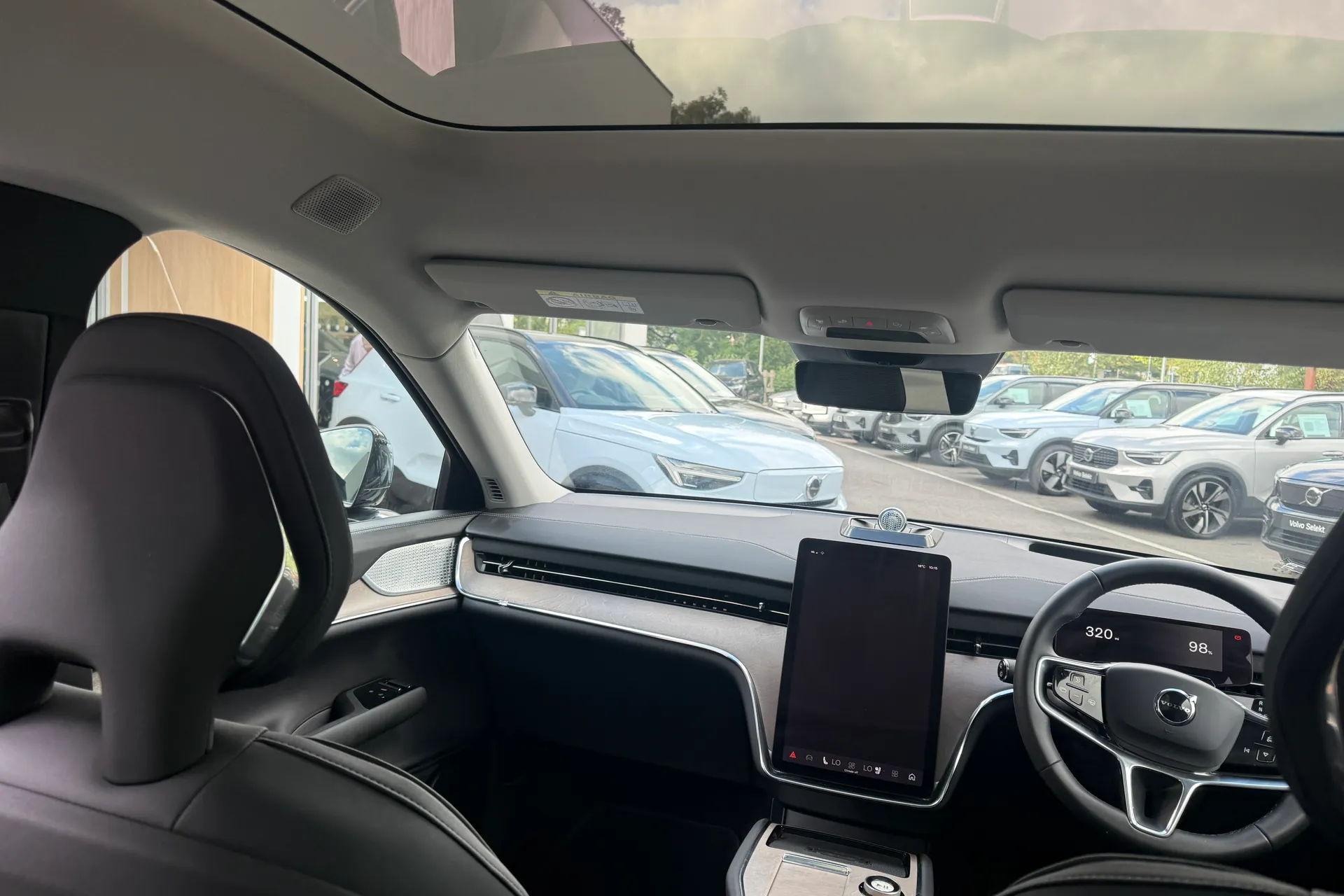 Volvo EX90 thumbnail image number 27