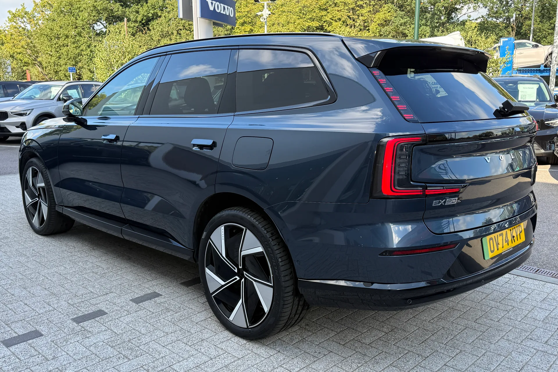 Volvo EX90 thumbnail image number 9