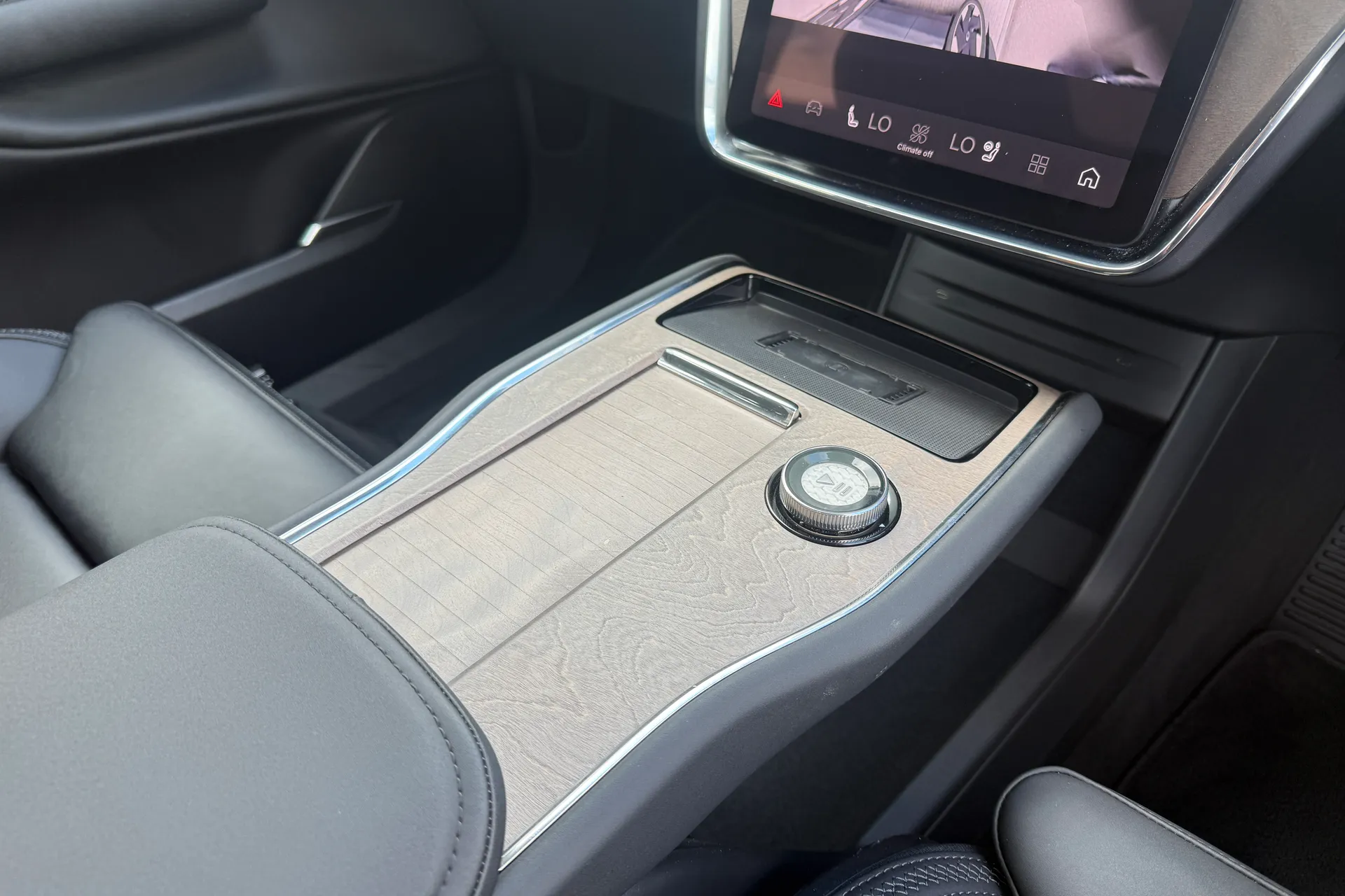 Volvo EX90 thumbnail image number 39