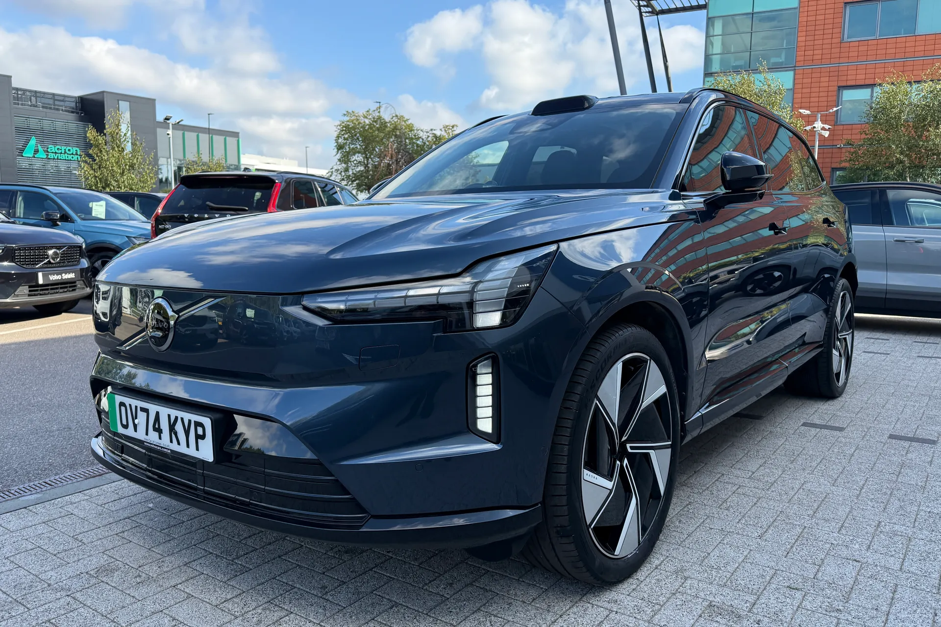 Volvo EX90 thumbnail image number 11