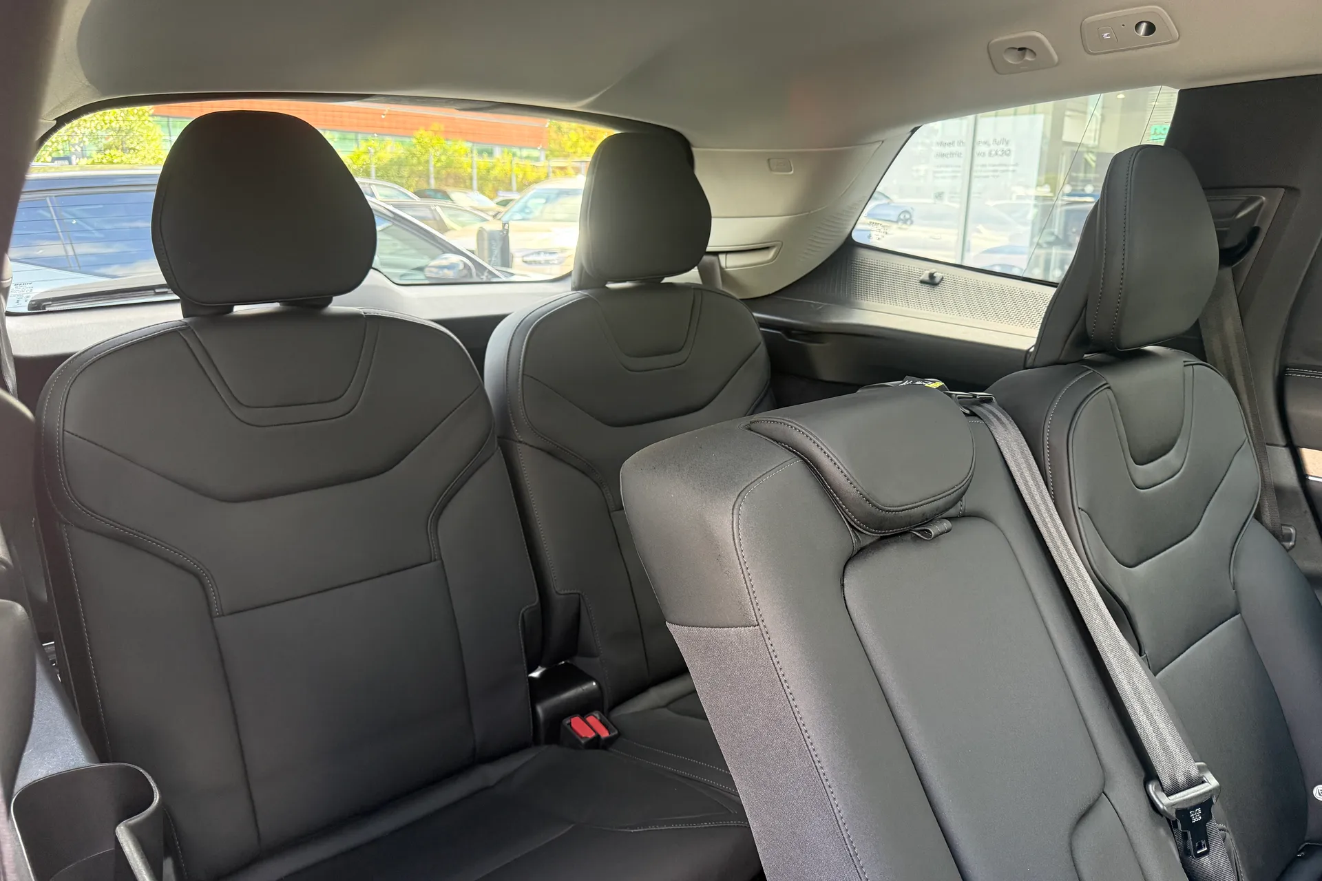 Volvo EX90 thumbnail image number 21