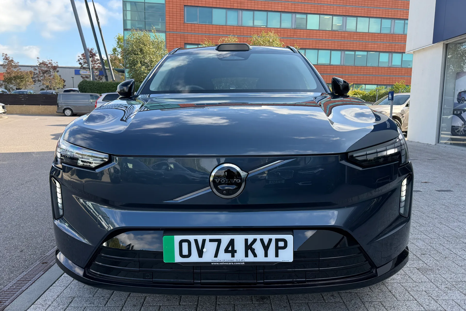 Volvo EX90 thumbnail image number 12