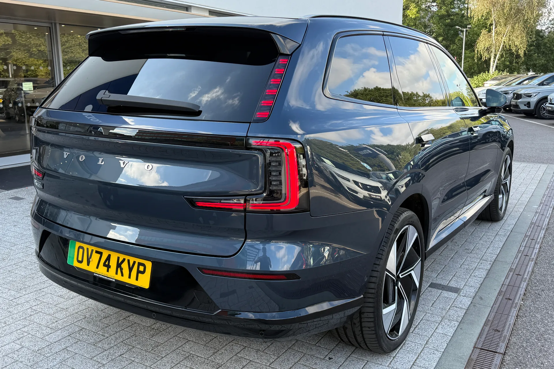 Volvo EX90 thumbnail image number 7