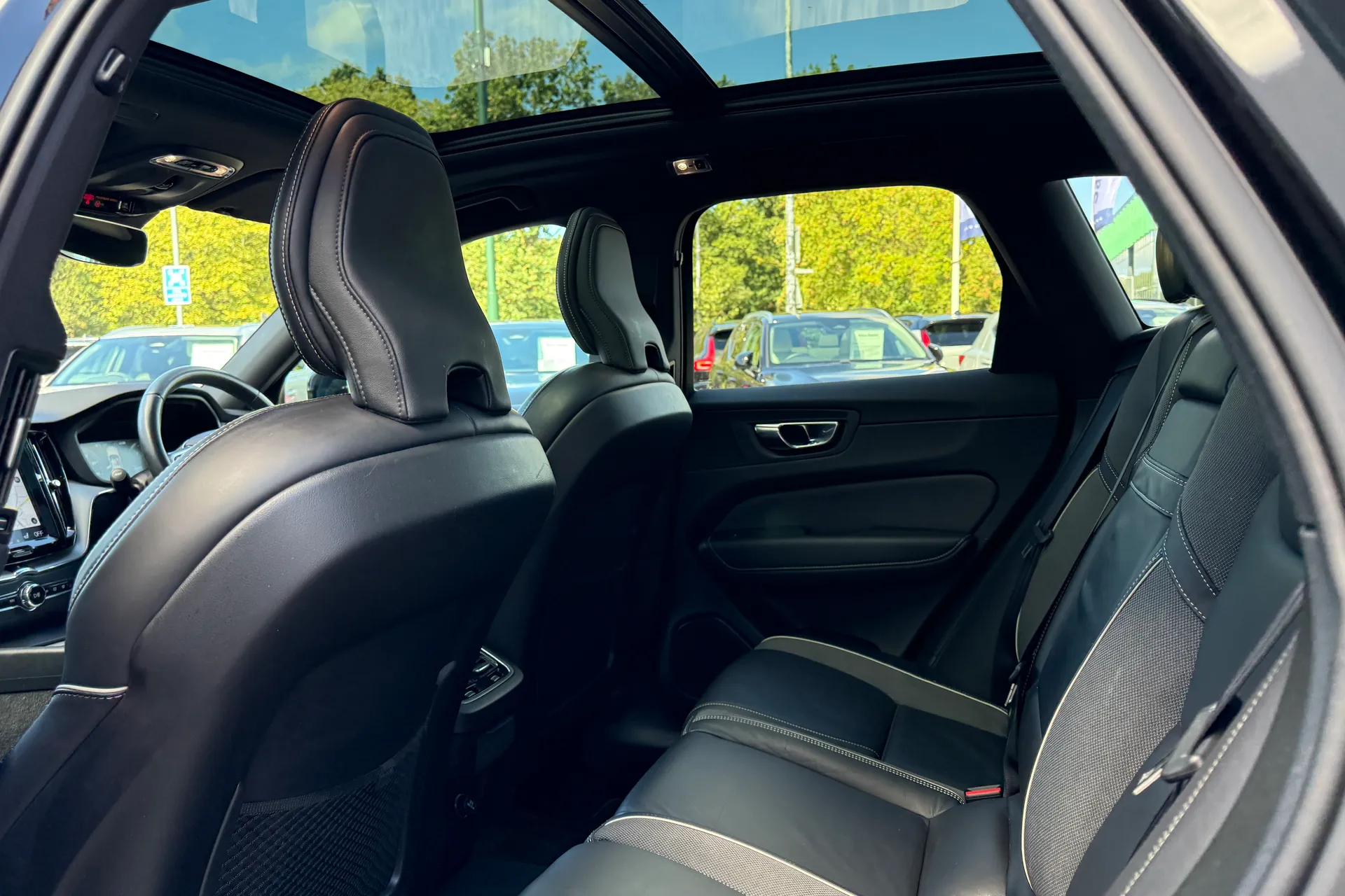 Volvo XC60 thumbnail image number 30
