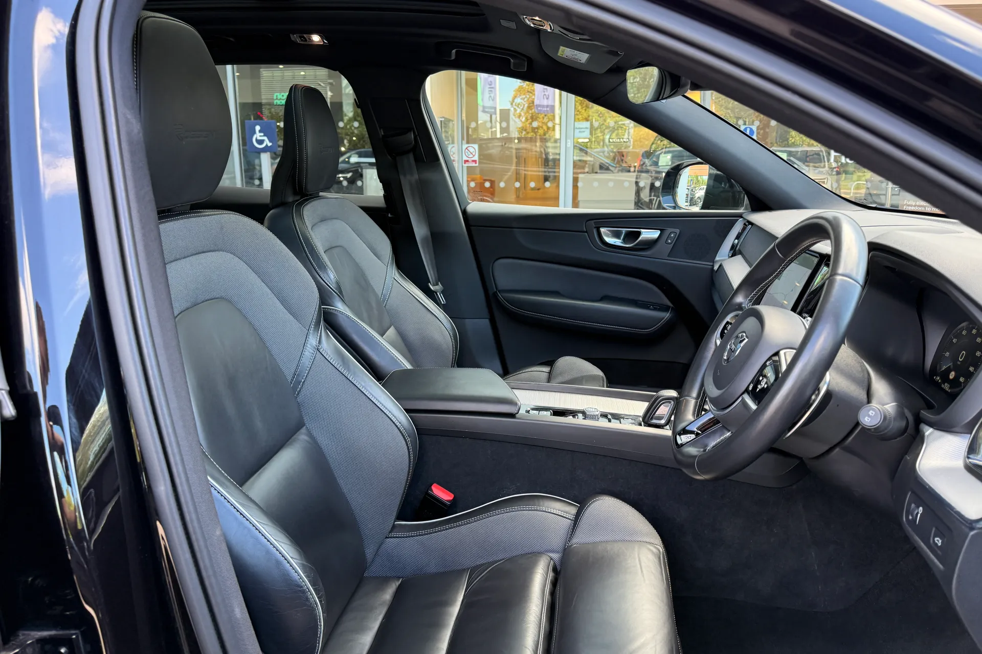 Volvo XC60 thumbnail image number 27