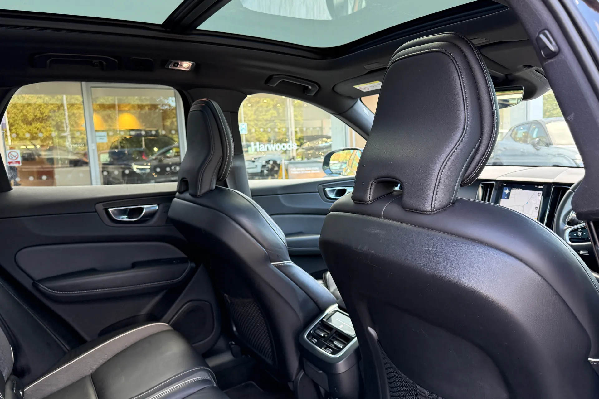 Volvo XC60 thumbnail image number 25