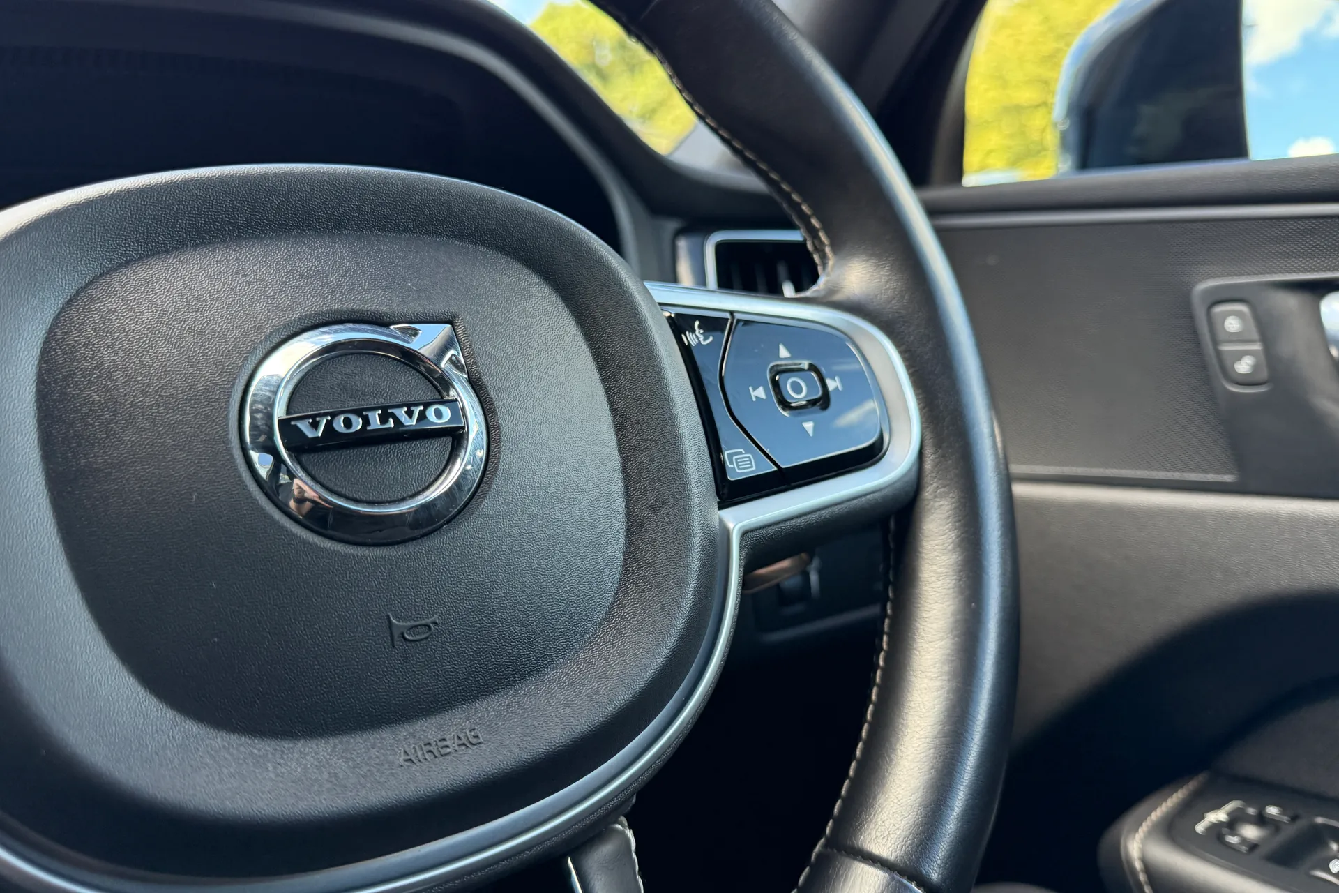 Volvo XC60 thumbnail image number 37