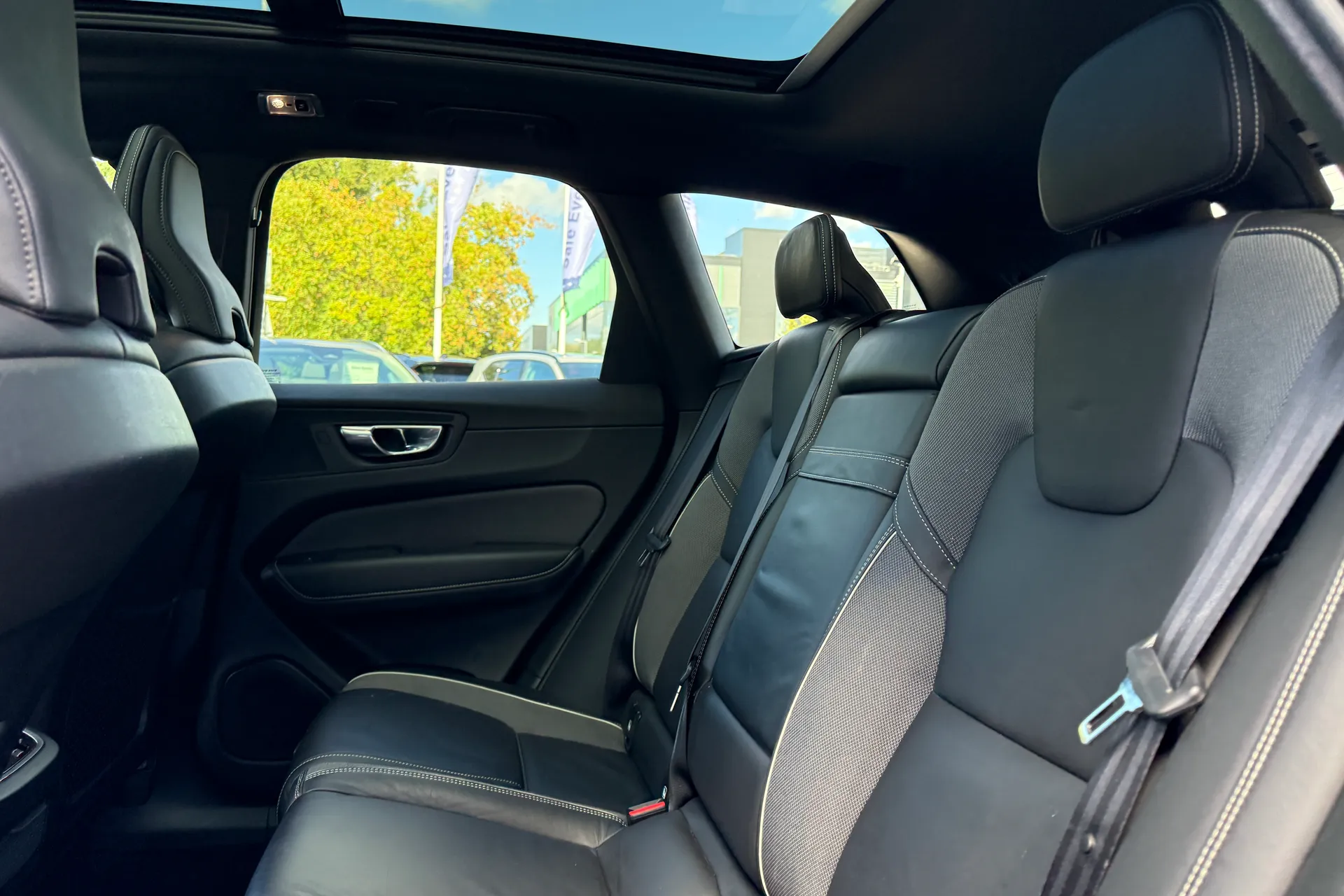 Volvo XC60 thumbnail image number 31