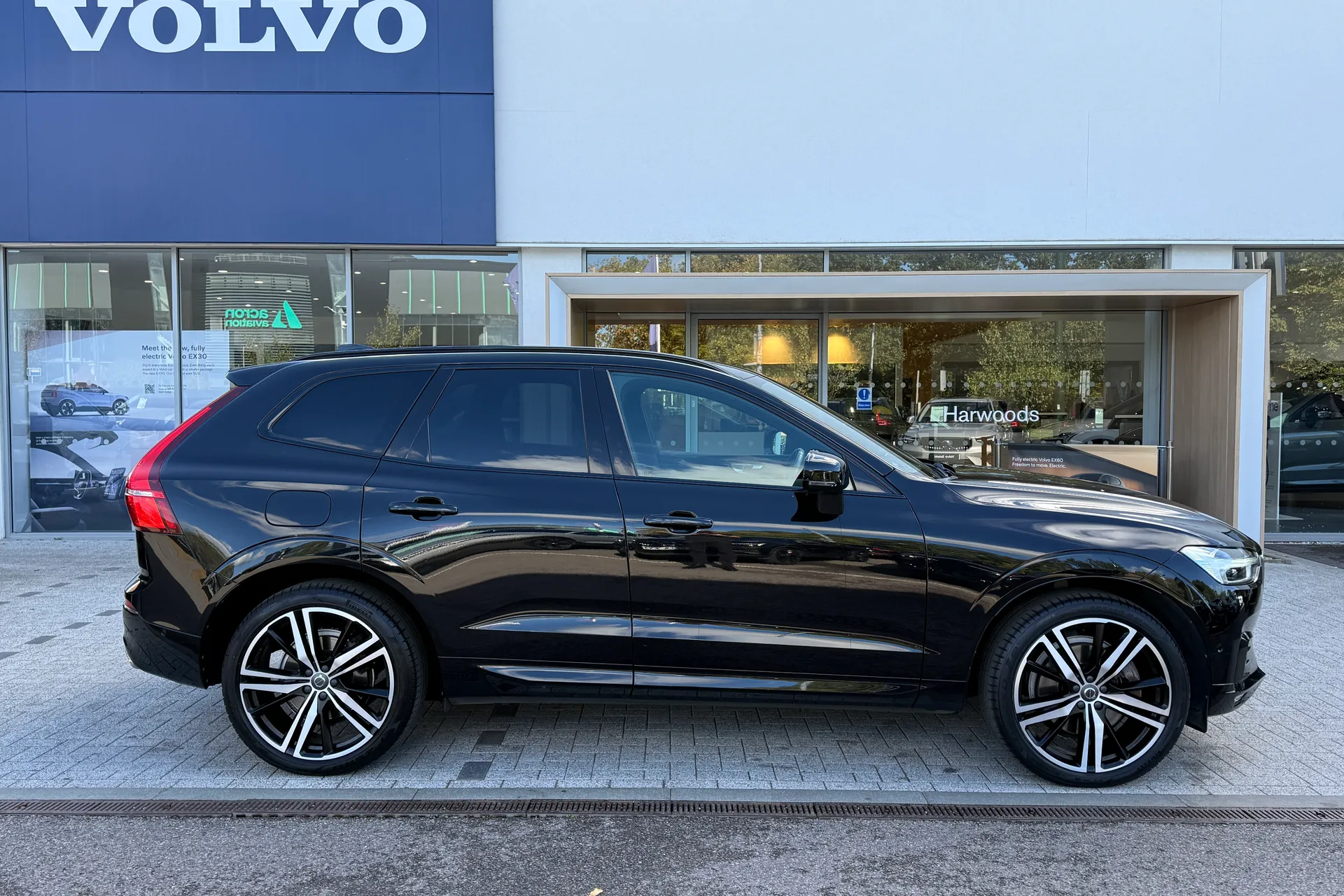 Volvo XC60 thumbnail image number 2