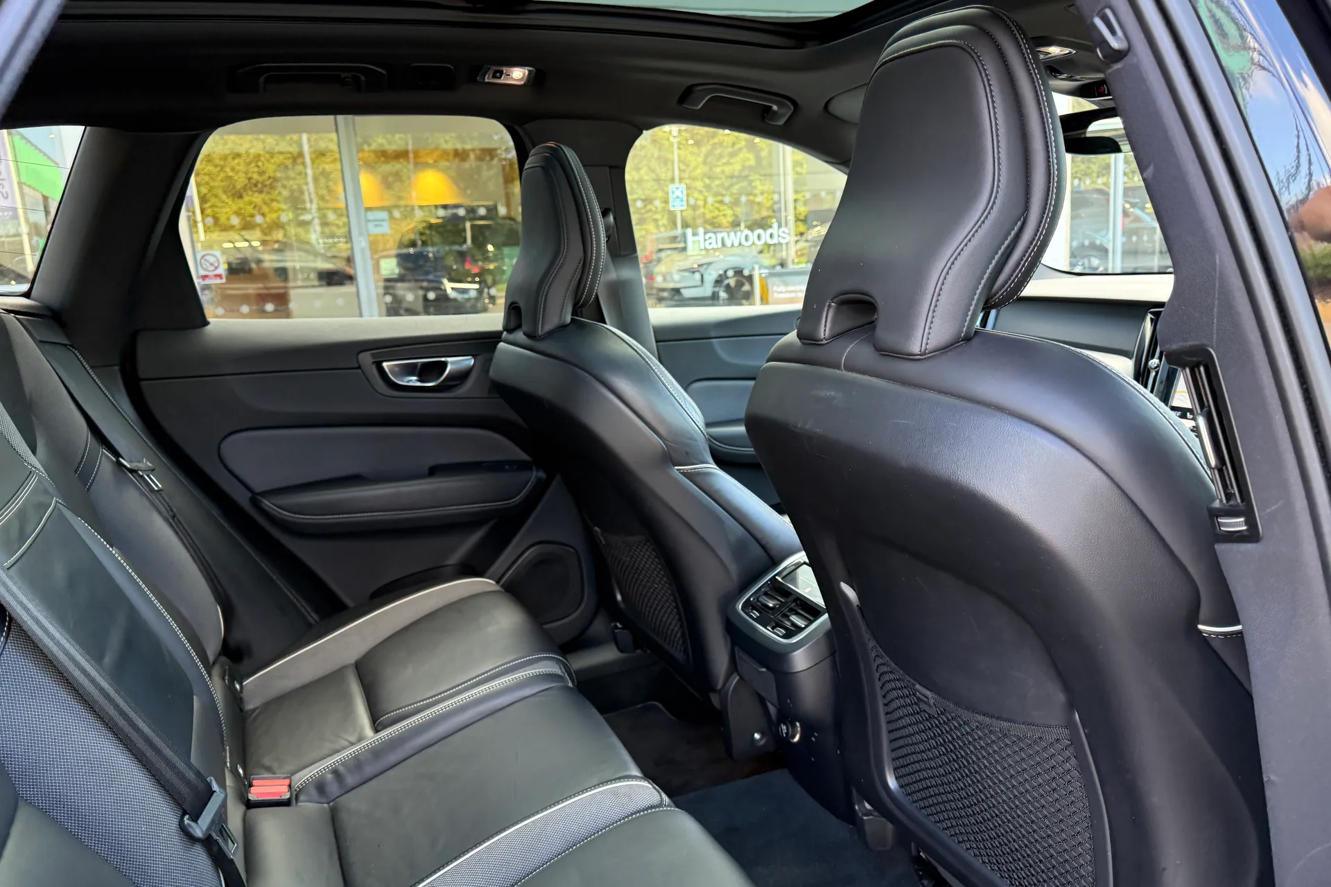 Volvo XC60 thumbnail image number 24