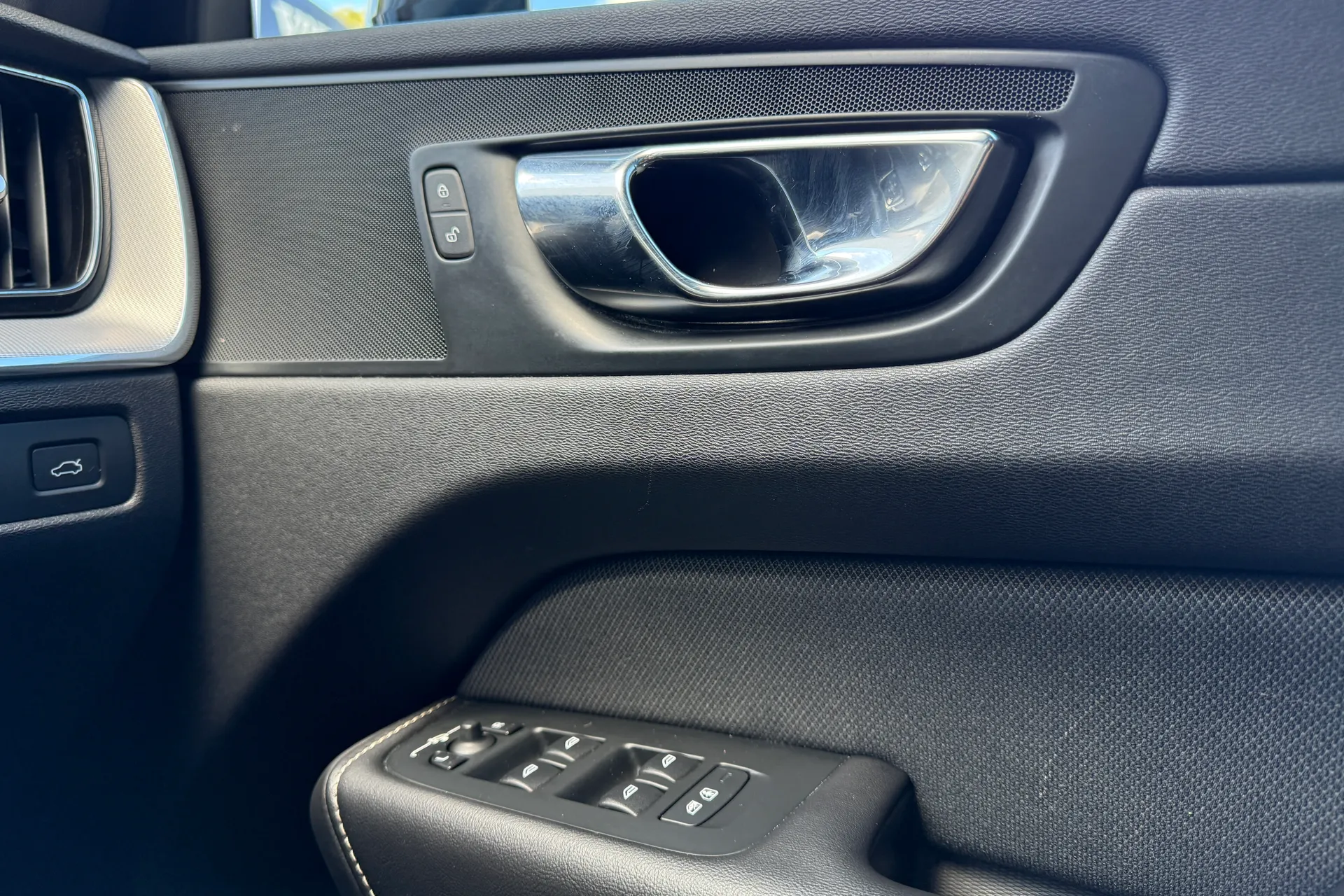 Volvo XC60 thumbnail image number 43