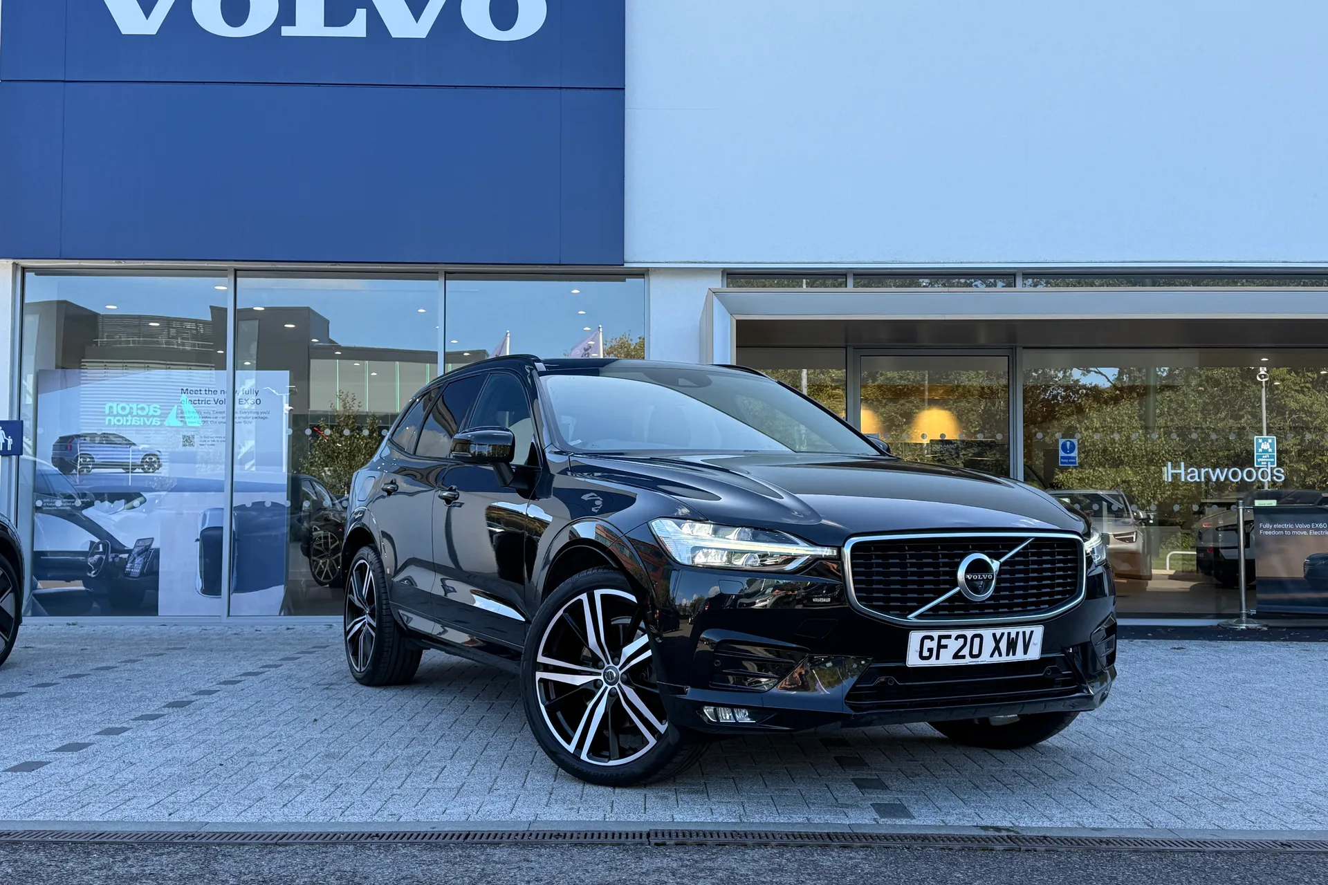 Volvo XC60 focused image