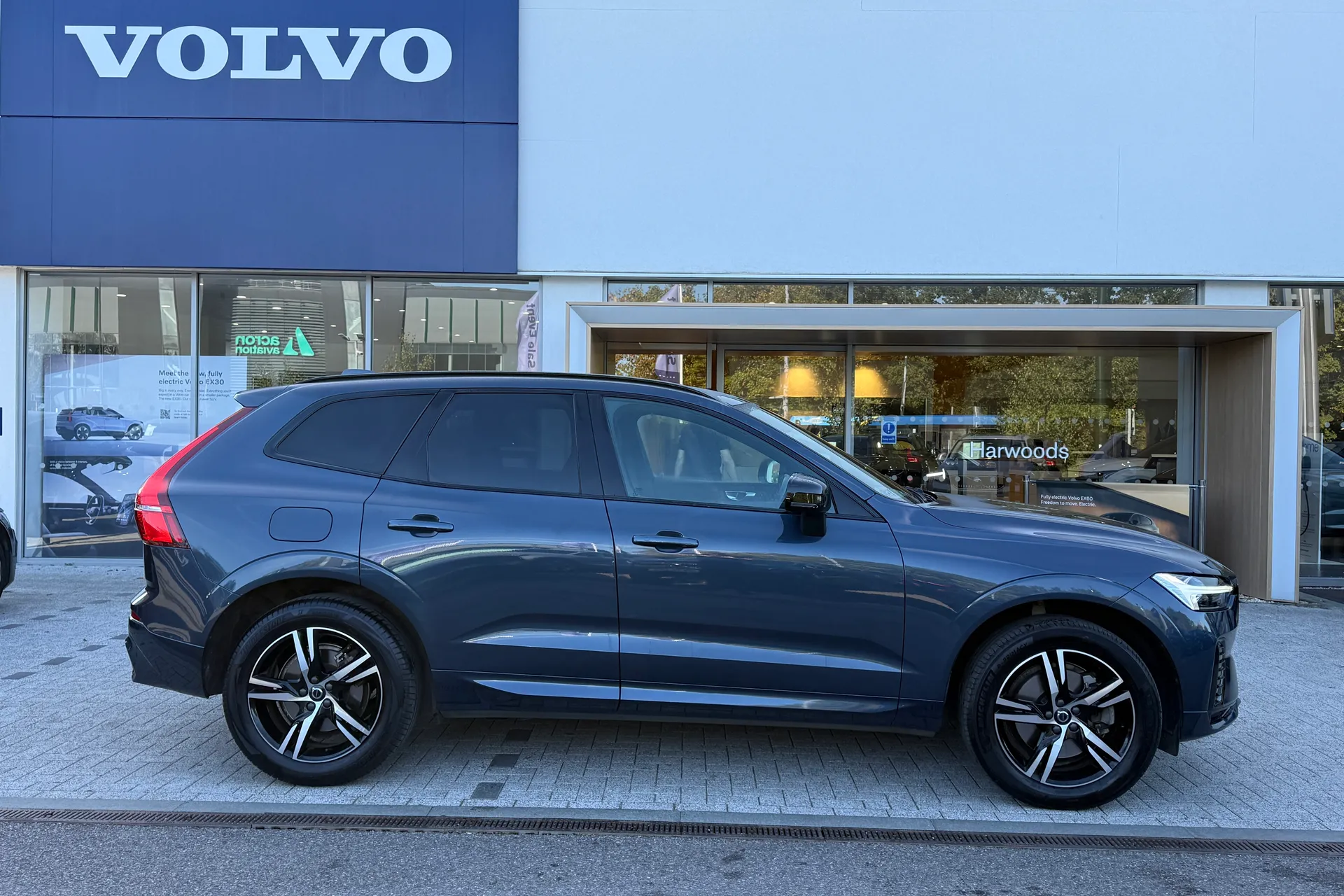 Volvo XC60 thumbnail image number 2