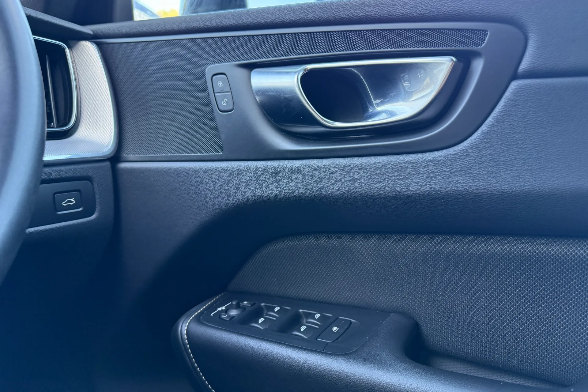 Volvo XC60 thumbnail image number 40