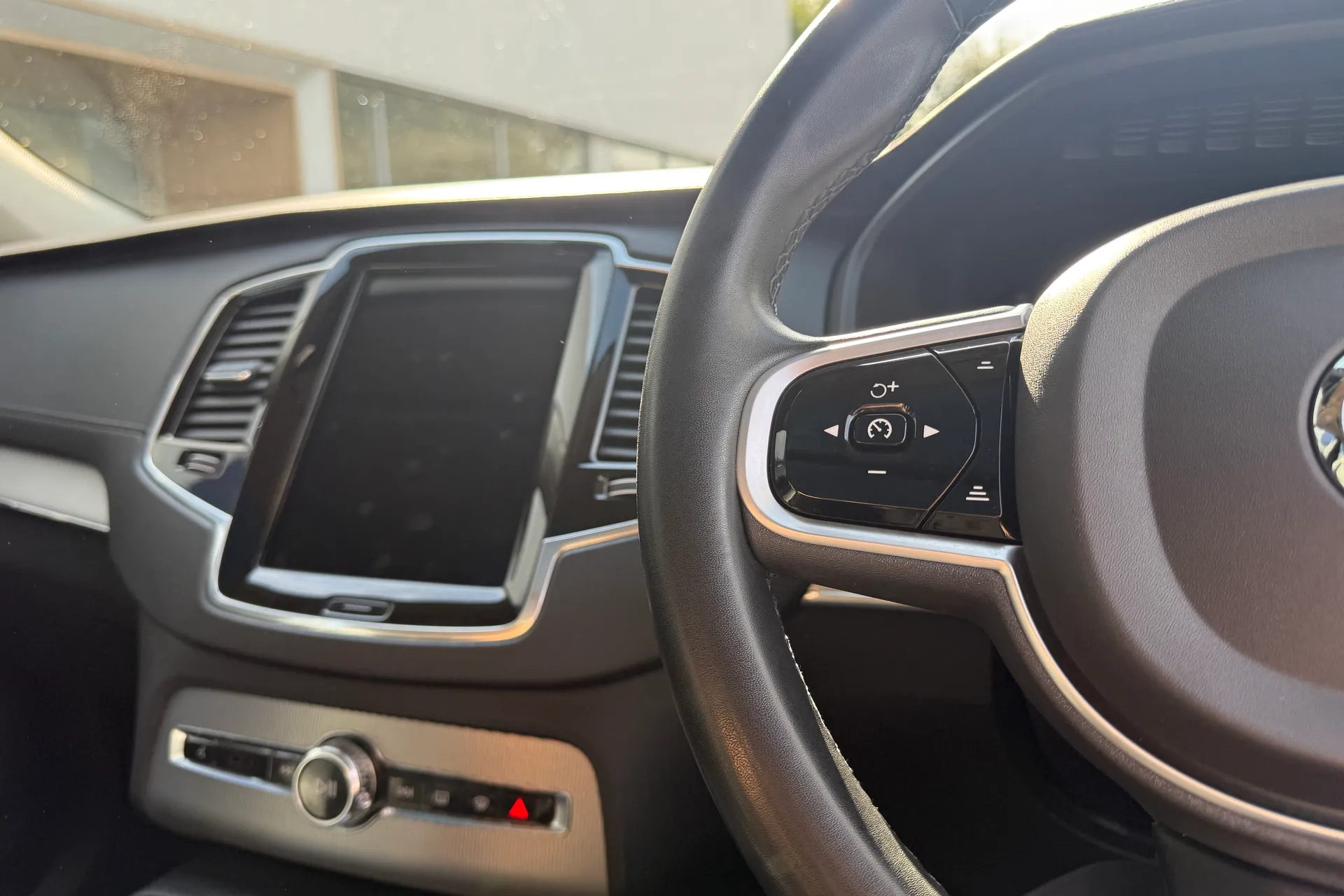 Volvo XC90 thumbnail image number 38