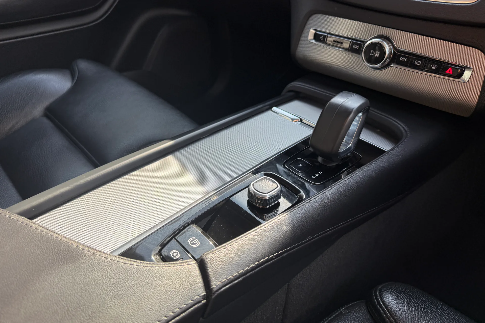 Volvo XC90 thumbnail image number 44